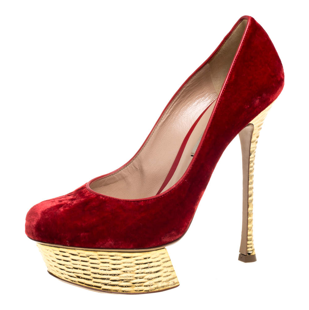Pre Owned Nicholas Kirkwood Red/Gold Velvet Platform Pumps Size 37.5
