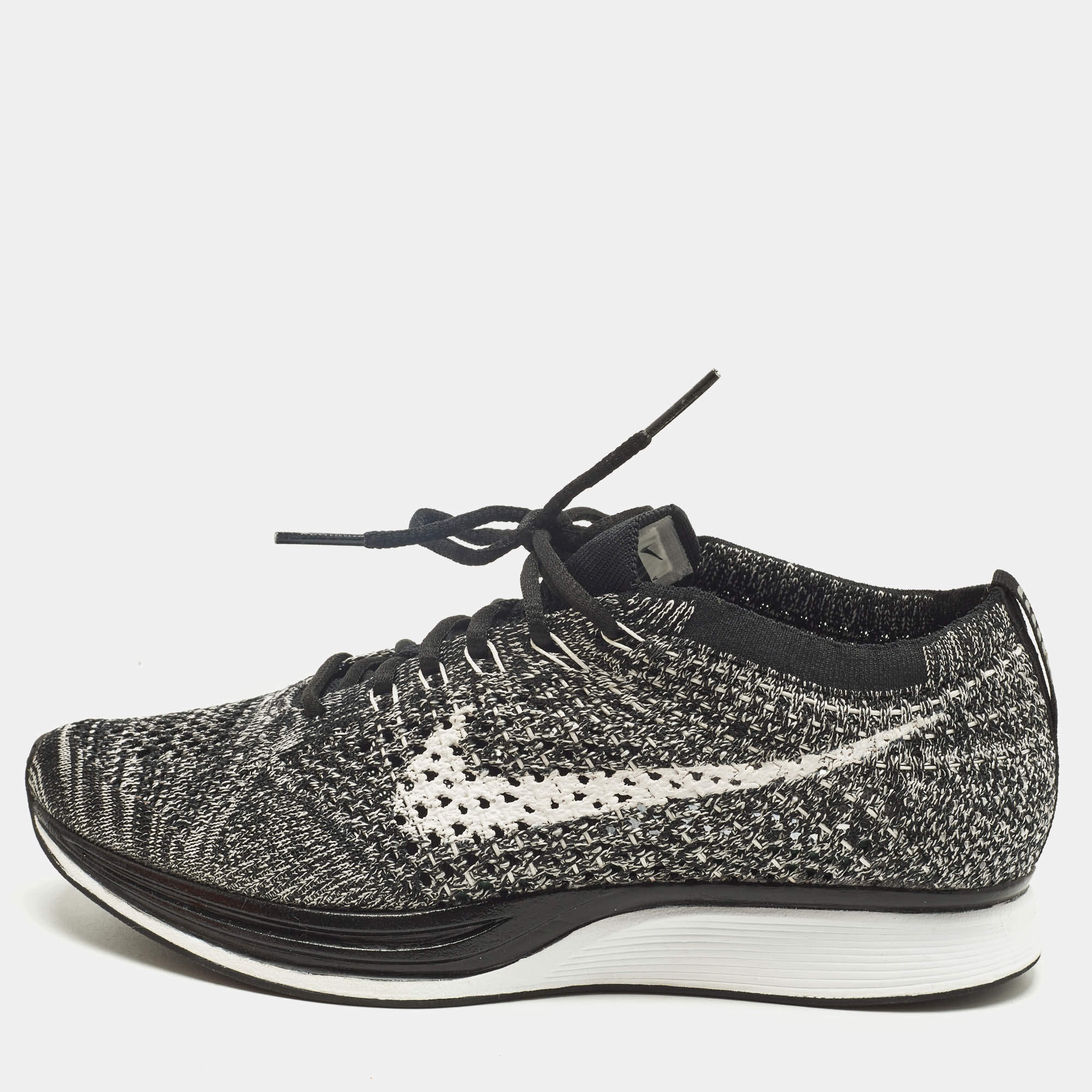 مملوكة مسبقًا Nike x Sacai White/Black Knit Fabric Racer Oreo 2 Lace Up Sneakers Size 36.5