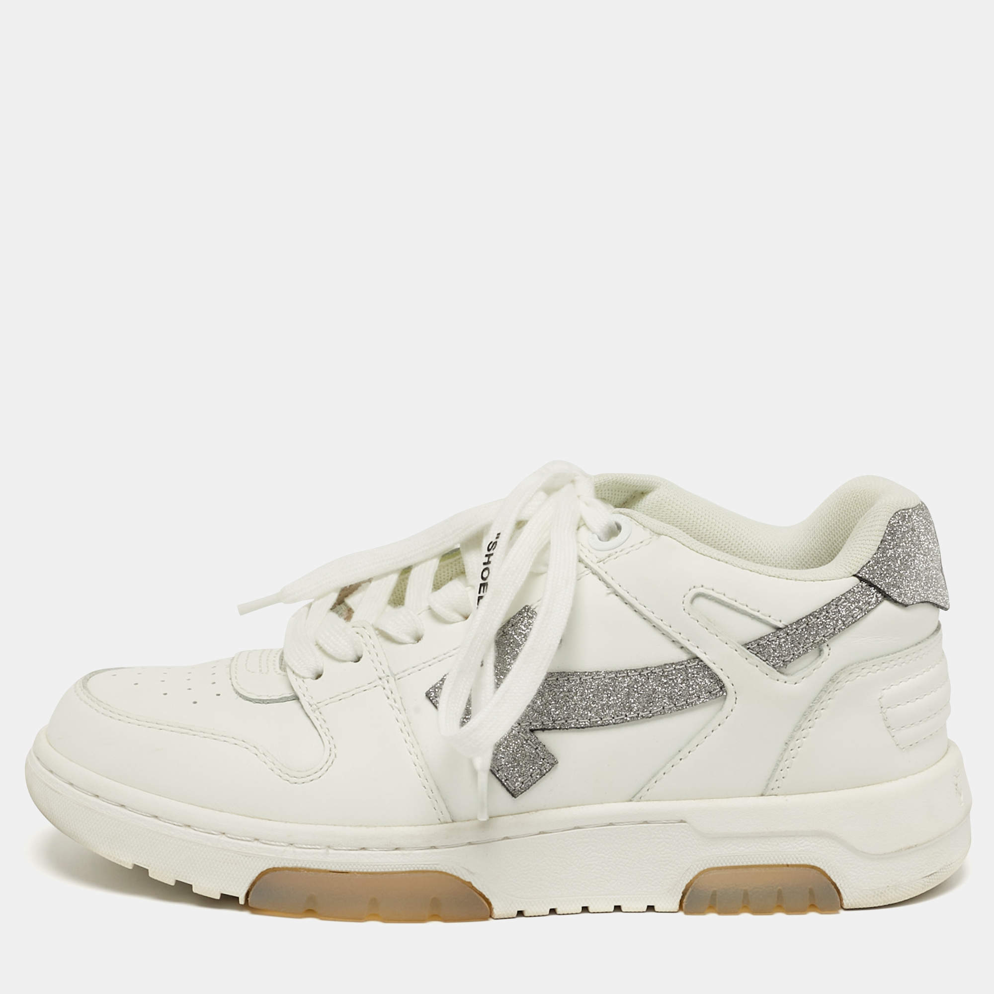 مملوكة مسبقًا حذاء رياضي أوف وايت جلد أبيض/أزرق "آوت أوف أوفيس" مقاس 41