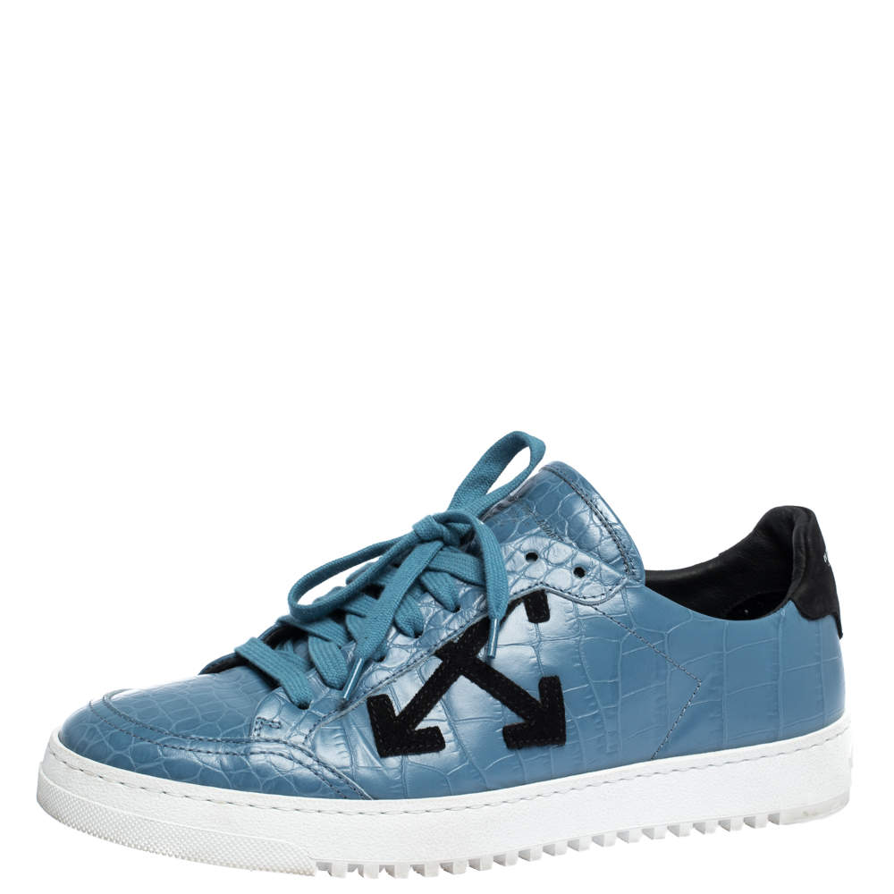 Pre Owned حذاء رياضى أوف وايت منخفض من الأعلى أربطة جلد نقش تمساح أزرق مقاس 39