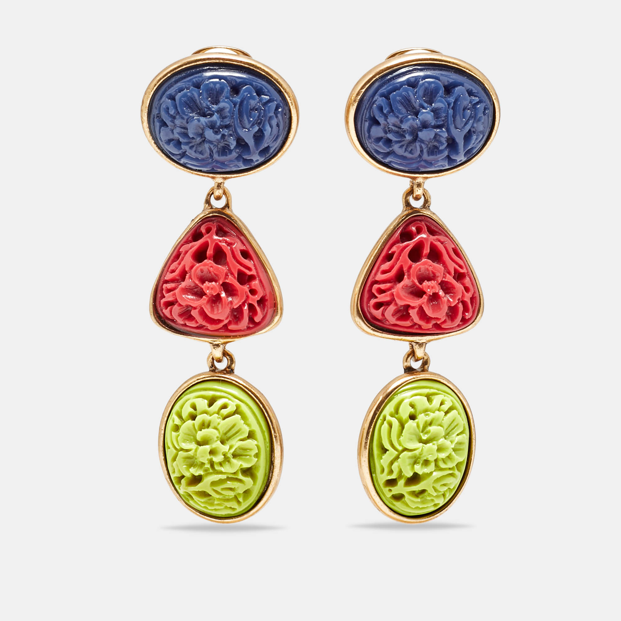 Pre Owned Oscar de la renta Carved Resin Gold Tone Clip-On Drop Earrings