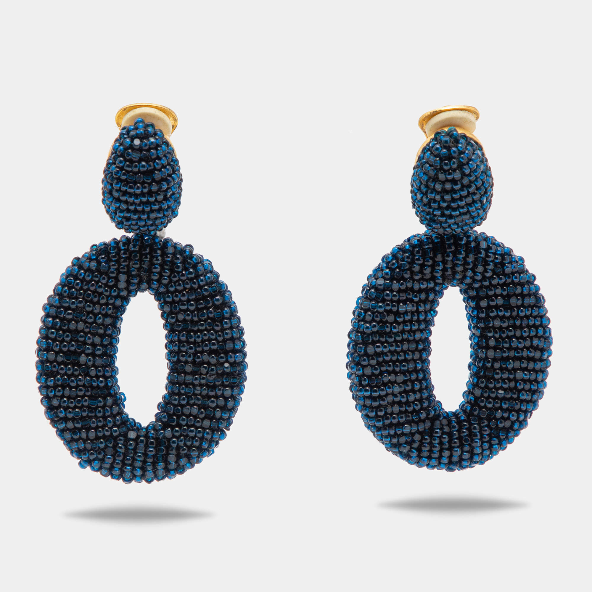  مملوكة مسبقًا Oscar de la Renta Oscar O Blue Beads Gold Tone Clip On Earrings