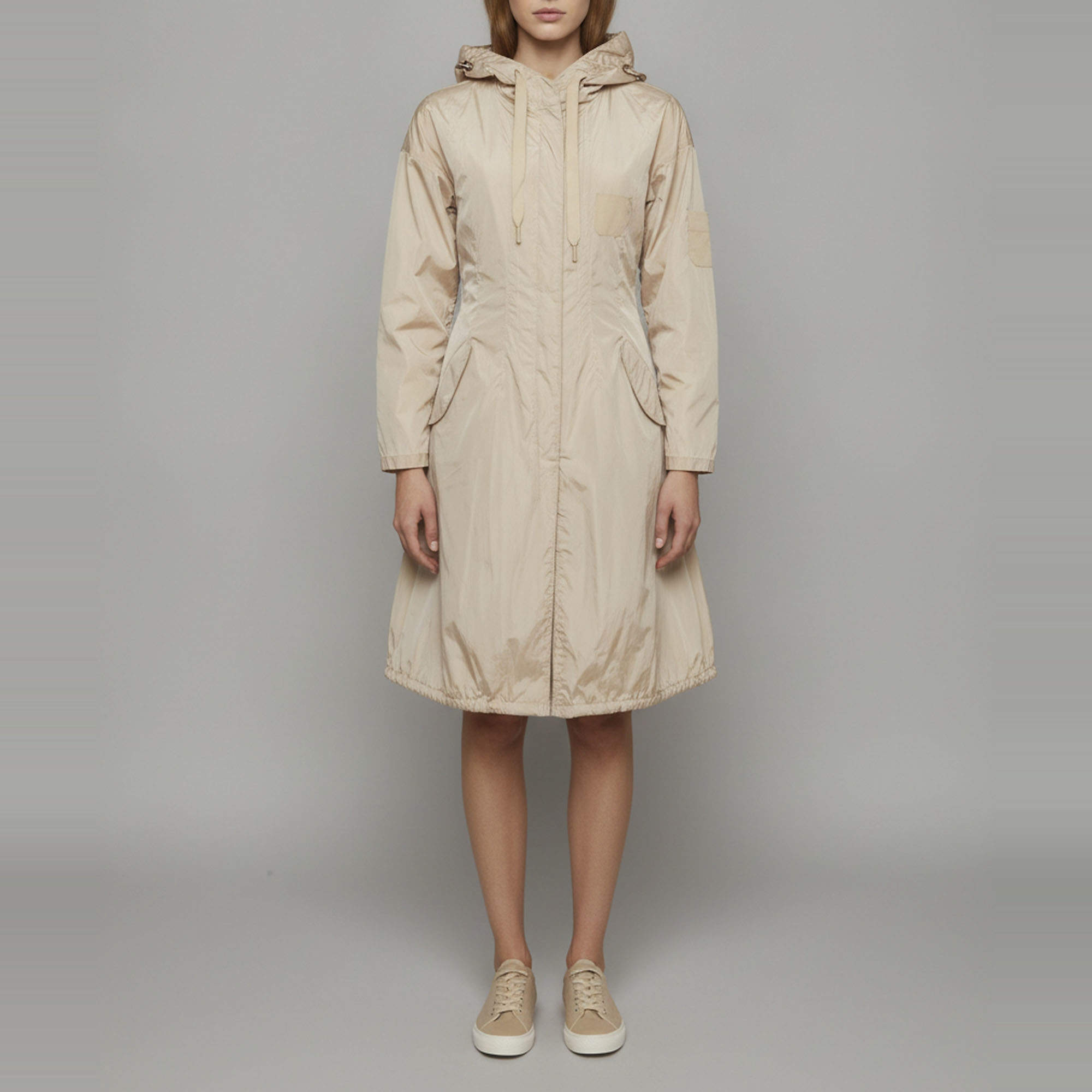 مملوكة مسبقًا Prada Beige Nylon Zip Up Smocking Detail Raincoat M