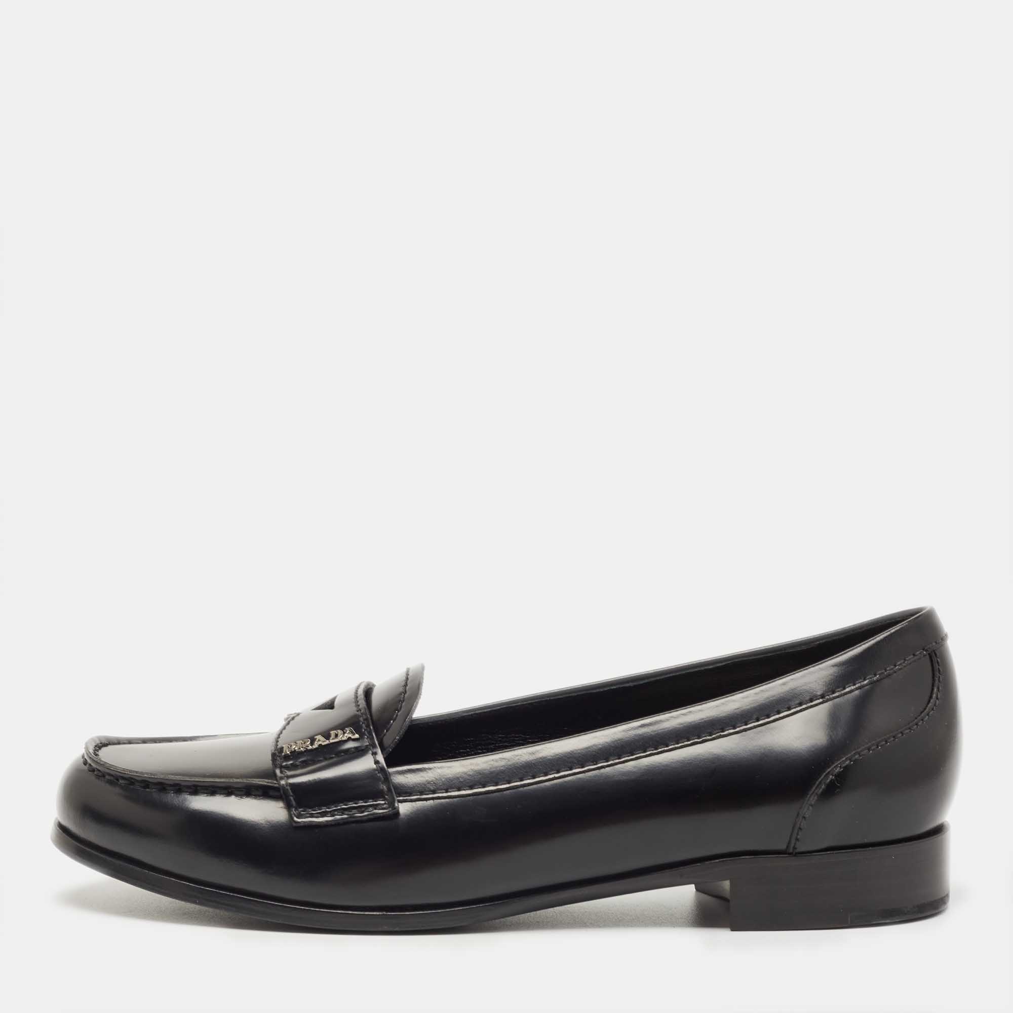 مملوكة مسبقًا Prada Black Leather Slip On Loafers Size 36.5