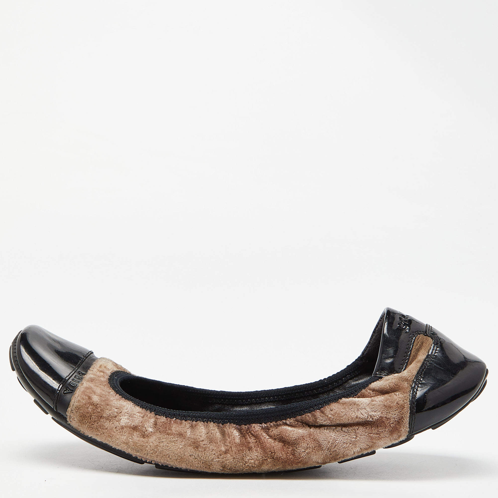 Pre Owned Prada Sport Black/Brown Patent Leather and Velvet Toe Cap Scrunch Ballet Flats Size 40.5