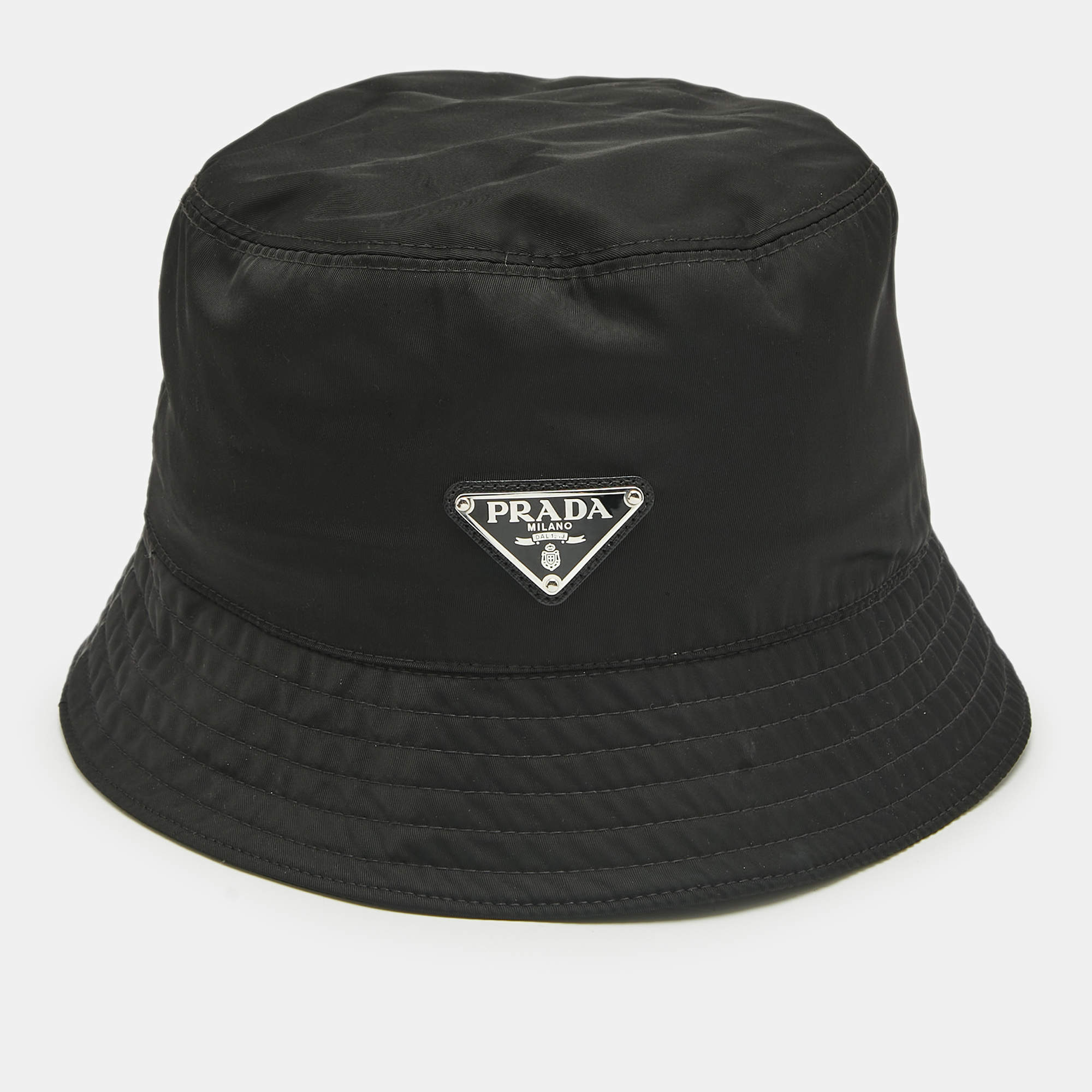 مملوكة مسبقًا Prada Re-Nylon Black Triangle Logo Plaque Bucket Hat XL