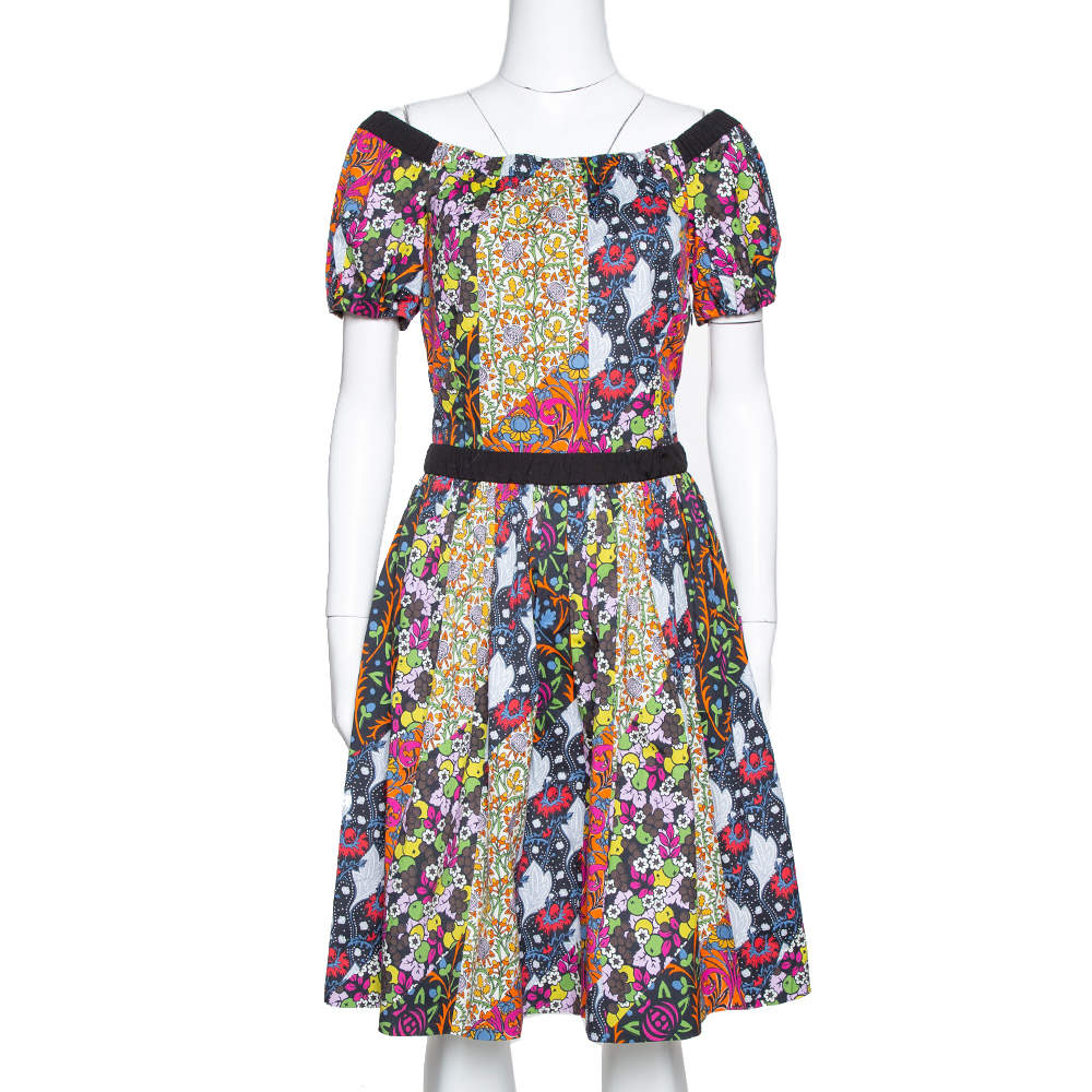 فستان برادا X هوليداي وبني متعدد الألوان قطن منقوش بنقشة مورد مقاس متوسط - ميديوم