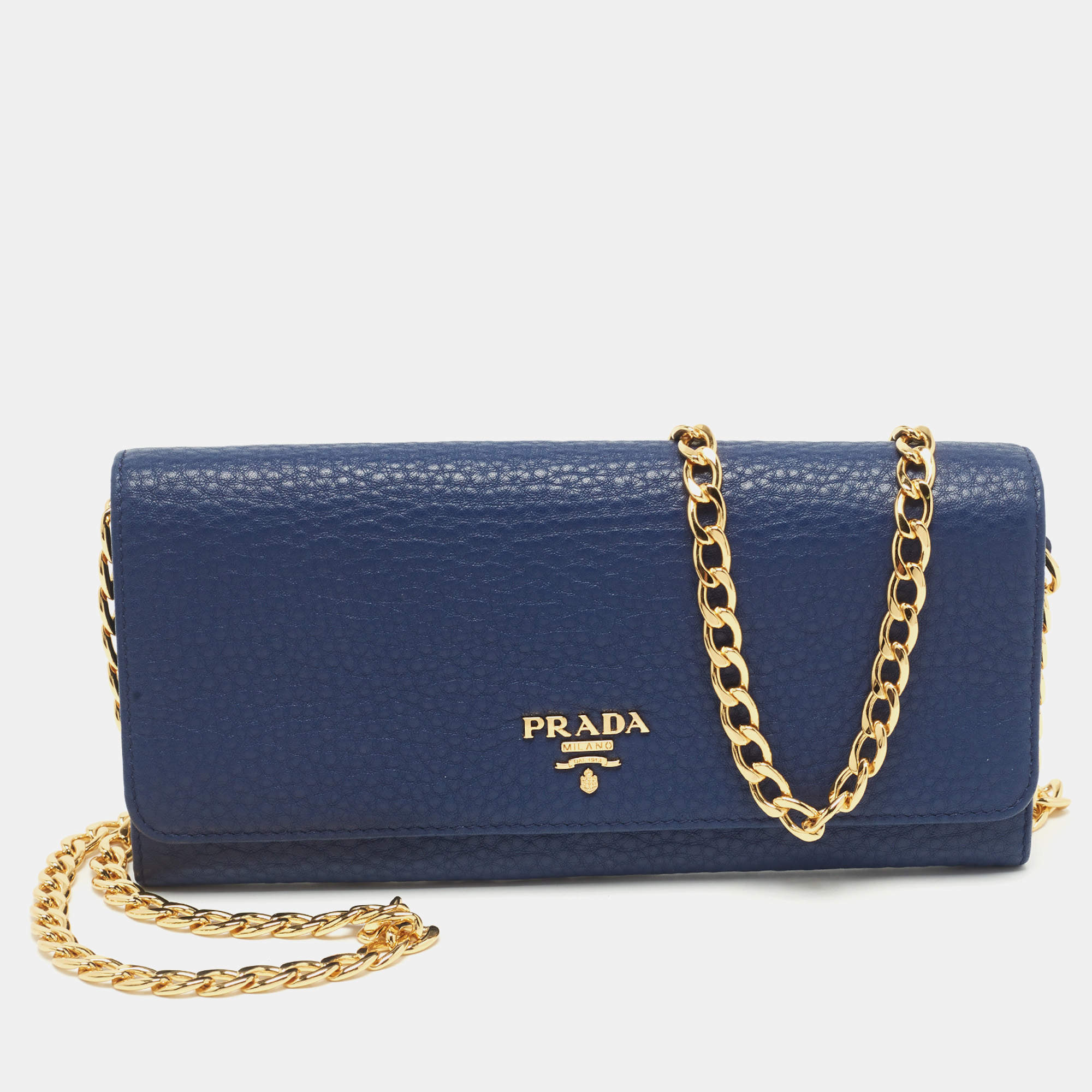 مملوكة مسبقًا Prada Navy Blue Vitello Grain Leather Logo Flap Wallet On Chain