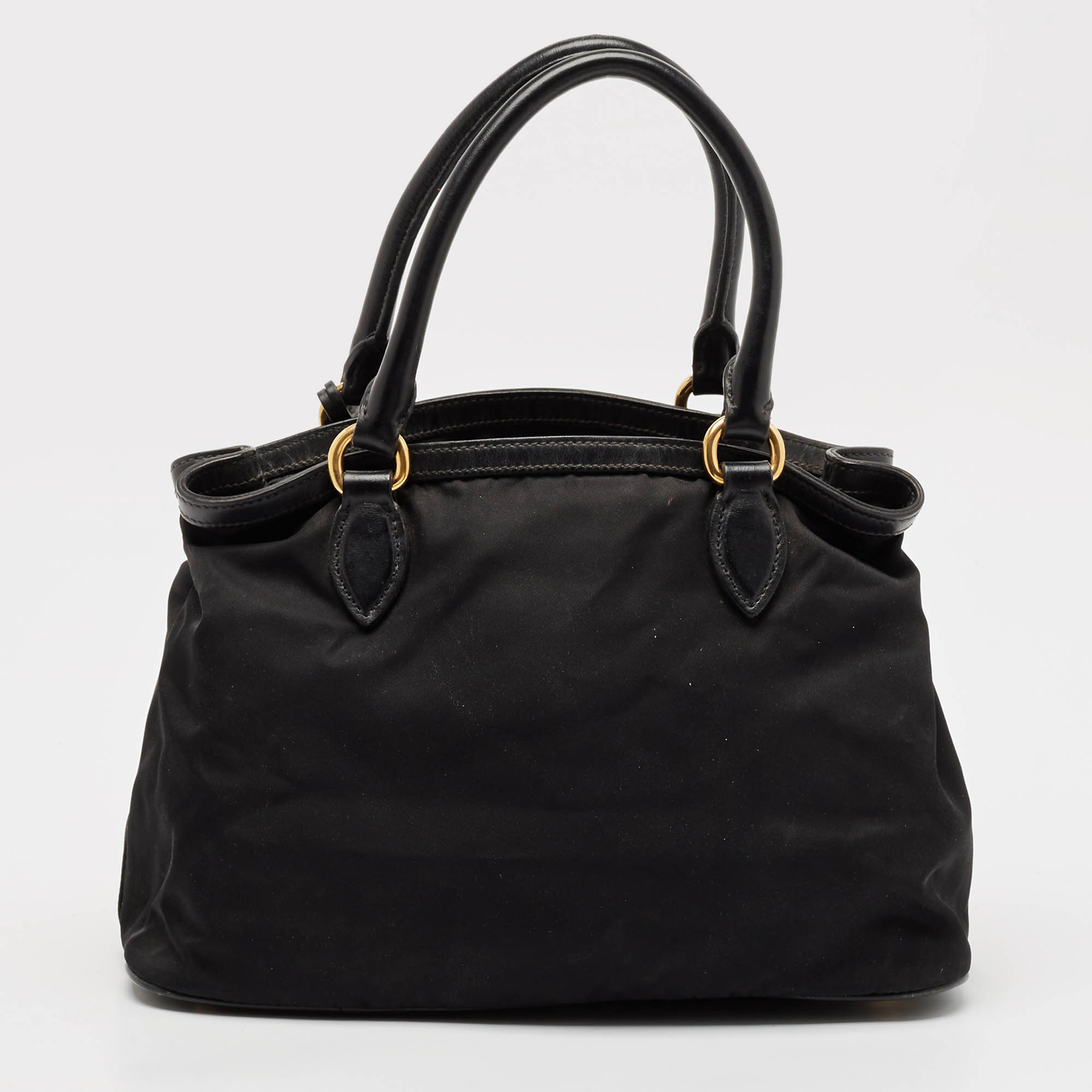 مملوكة مسبقًا Prada Black Nylon and Leather Top Handle Bag