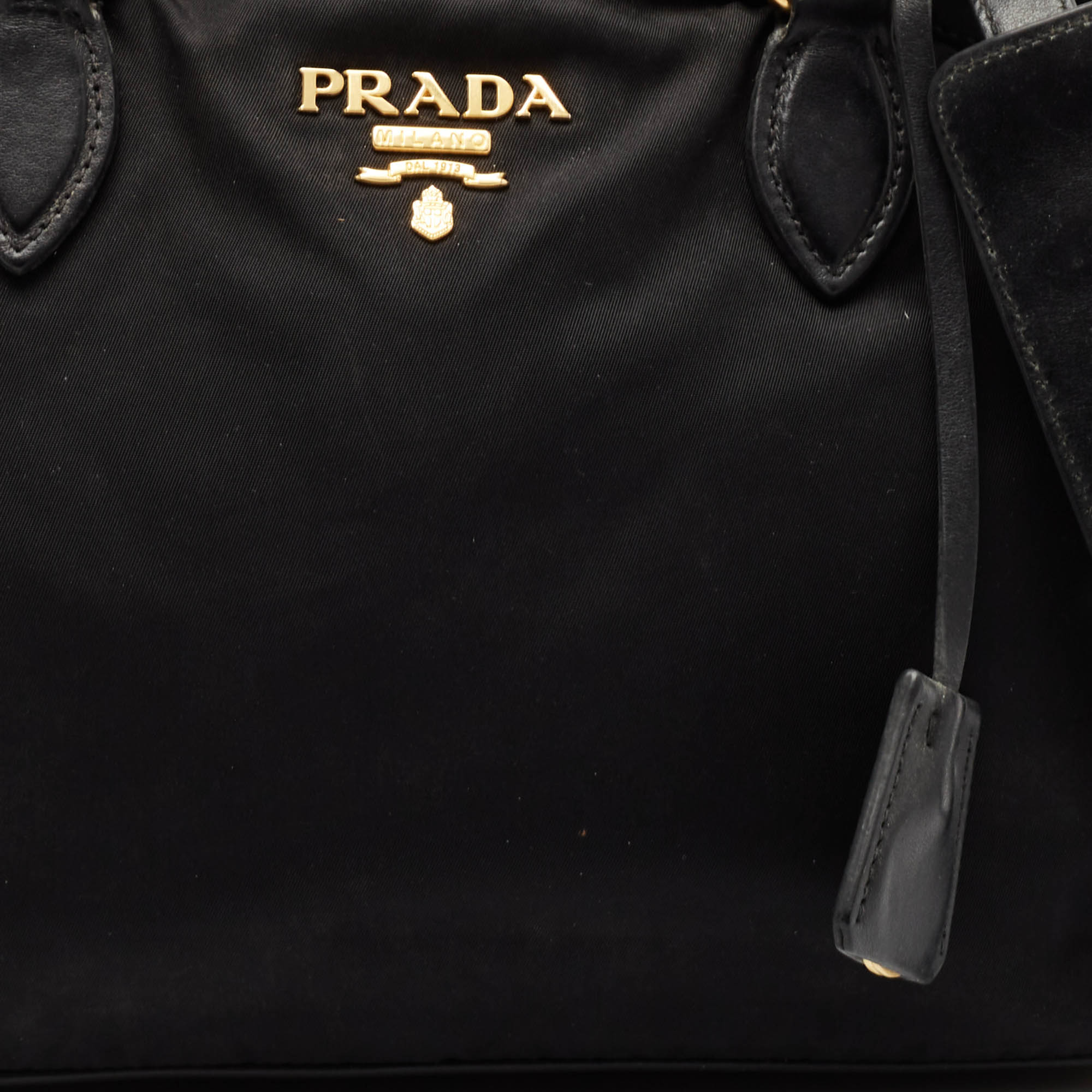 مملوكة مسبقًا Prada Black Nylon and Leather Top Handle Bag