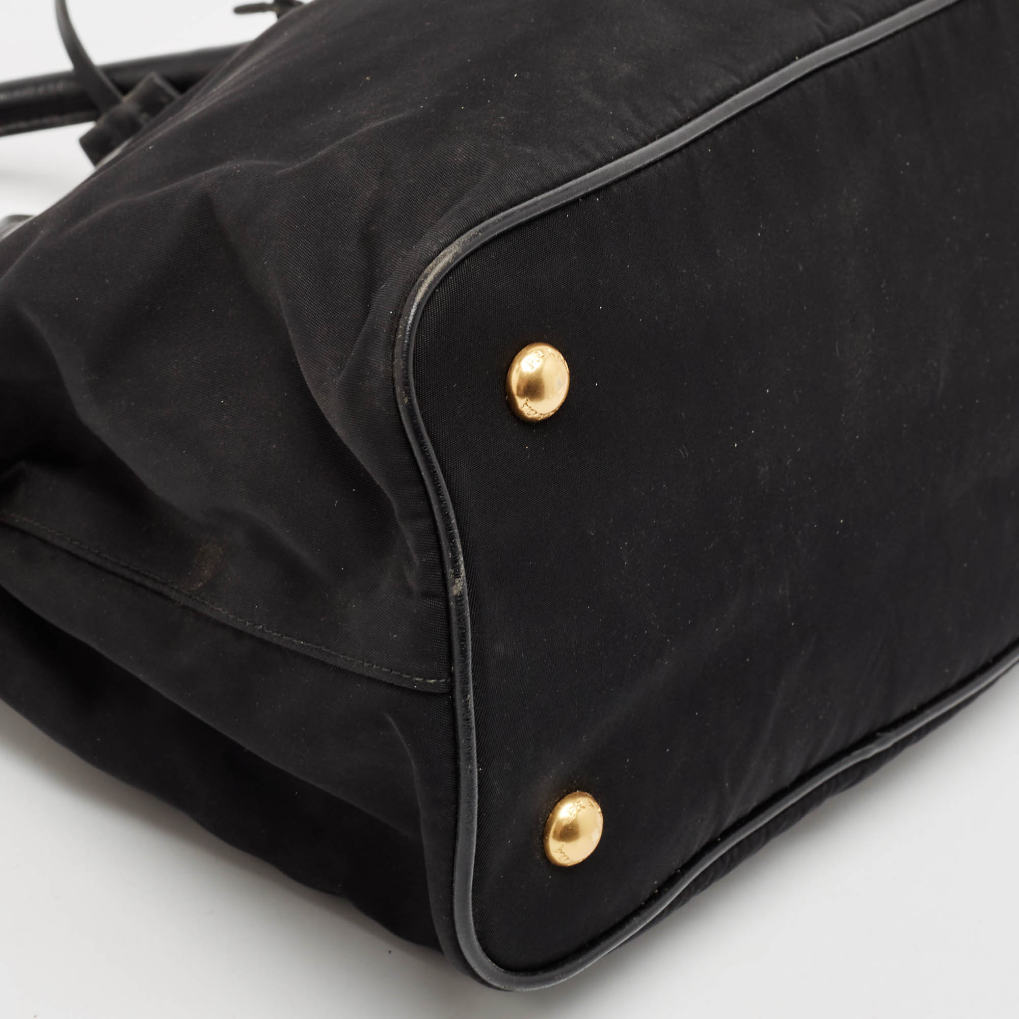 مملوكة مسبقًا Prada Black Nylon and Leather Top Handle Bag