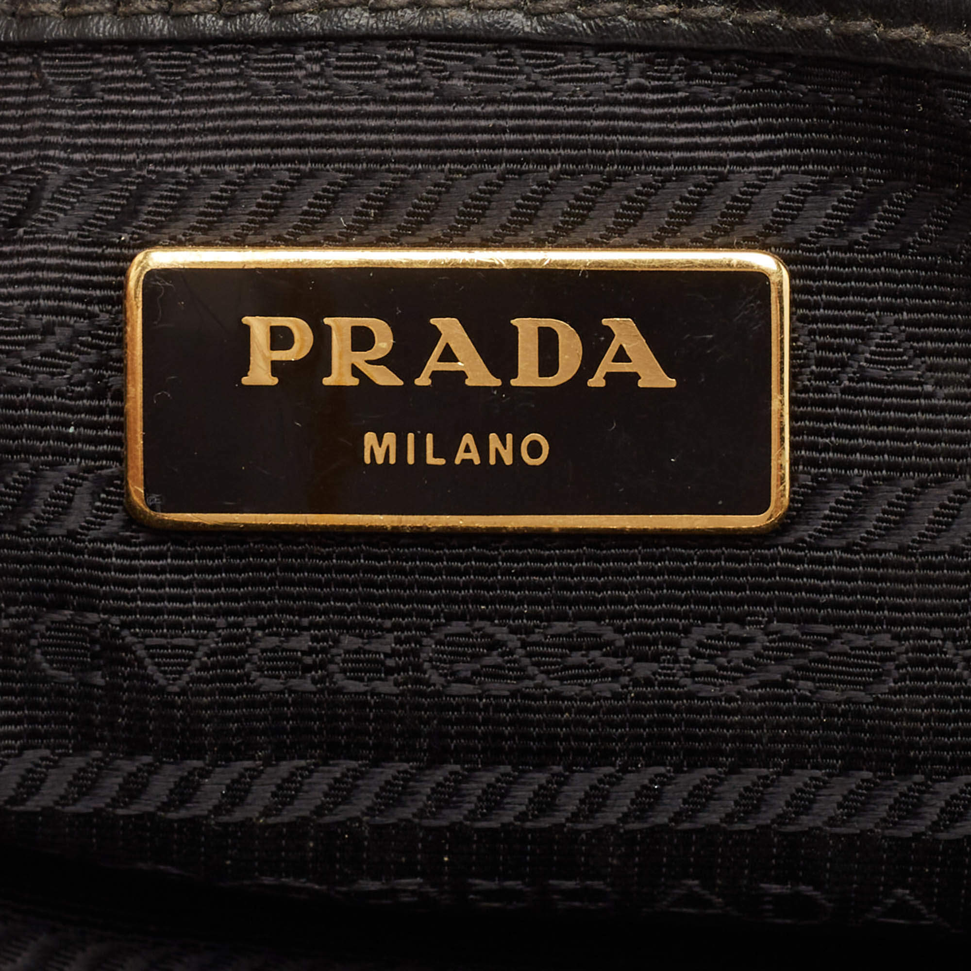 مملوكة مسبقًا Prada Black Nylon and Leather Top Handle Bag