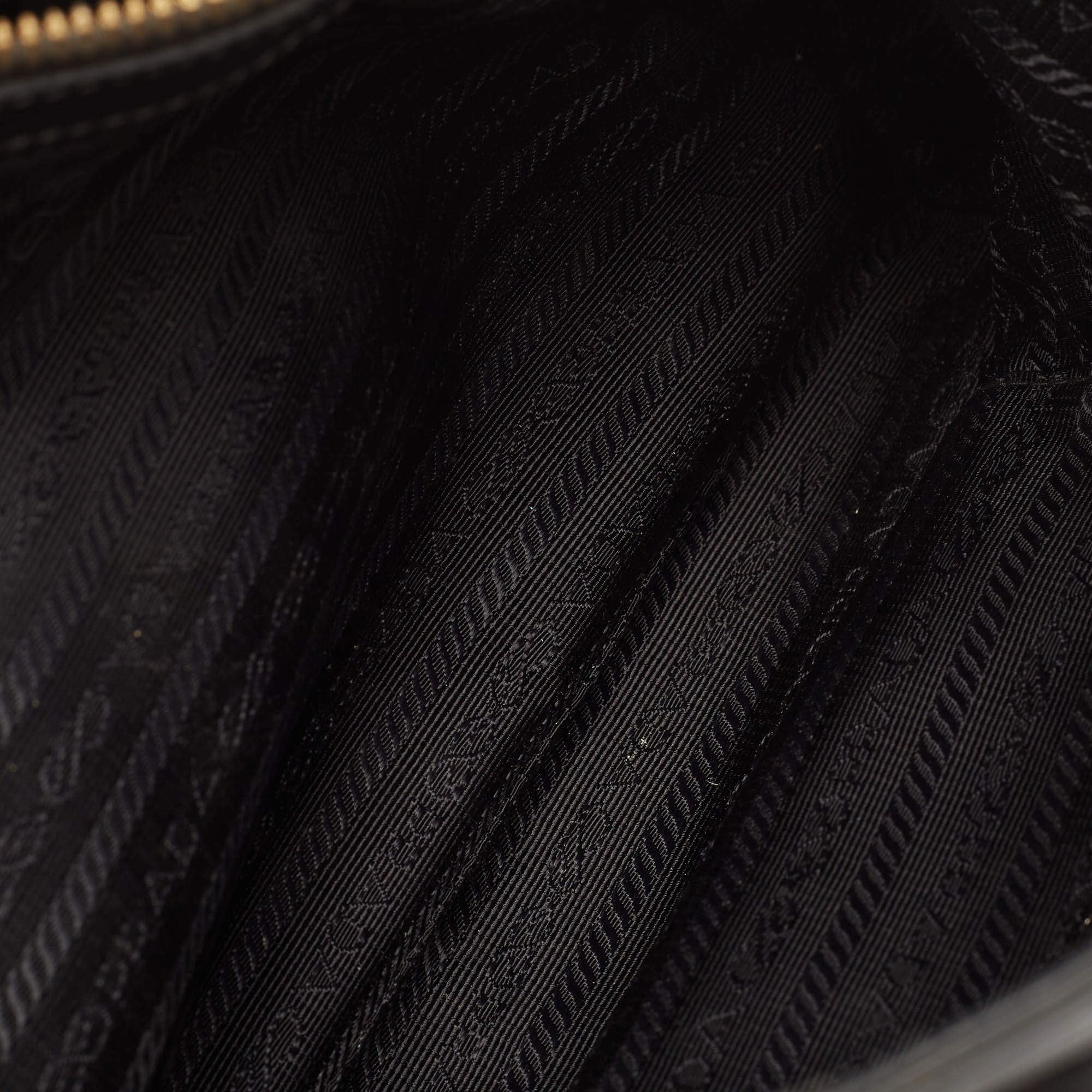 مملوكة مسبقًا Prada Black Nylon and Leather Top Handle Bag