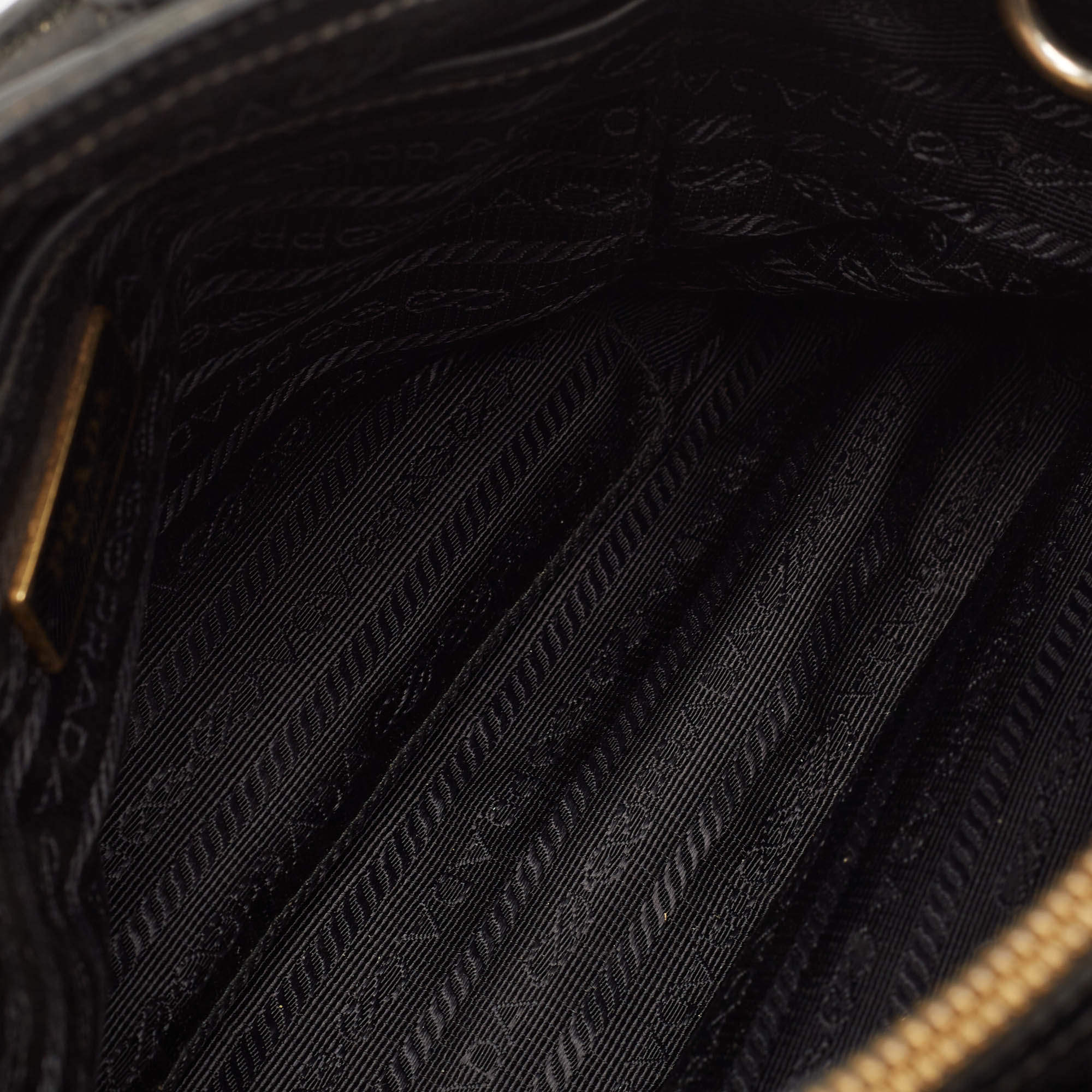 مملوكة مسبقًا Prada Black Nylon and Leather Top Handle Bag