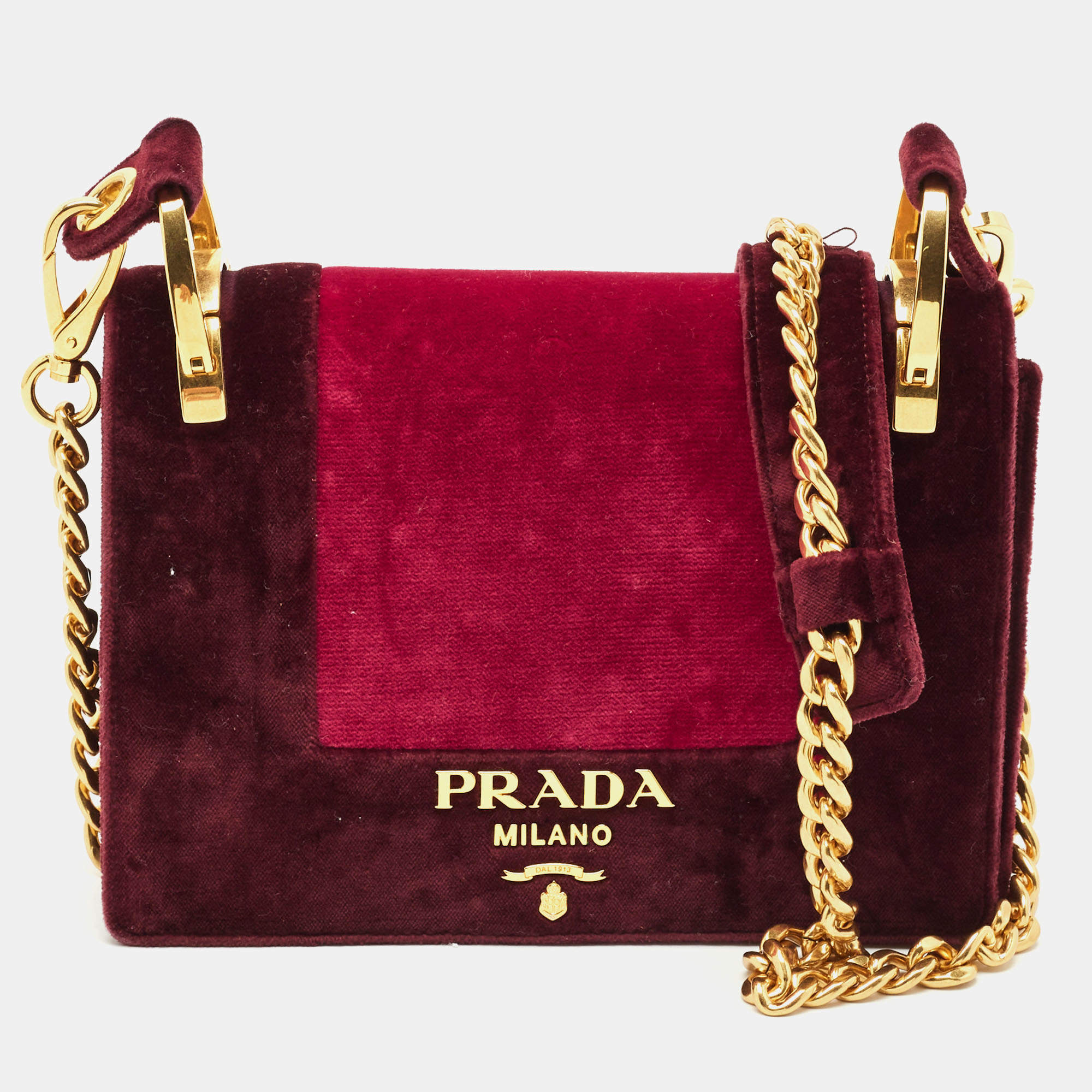 Pre Owned حقيبة برادا كروس بودي مخمل بورغندي/وردي بشعار وسلسلة