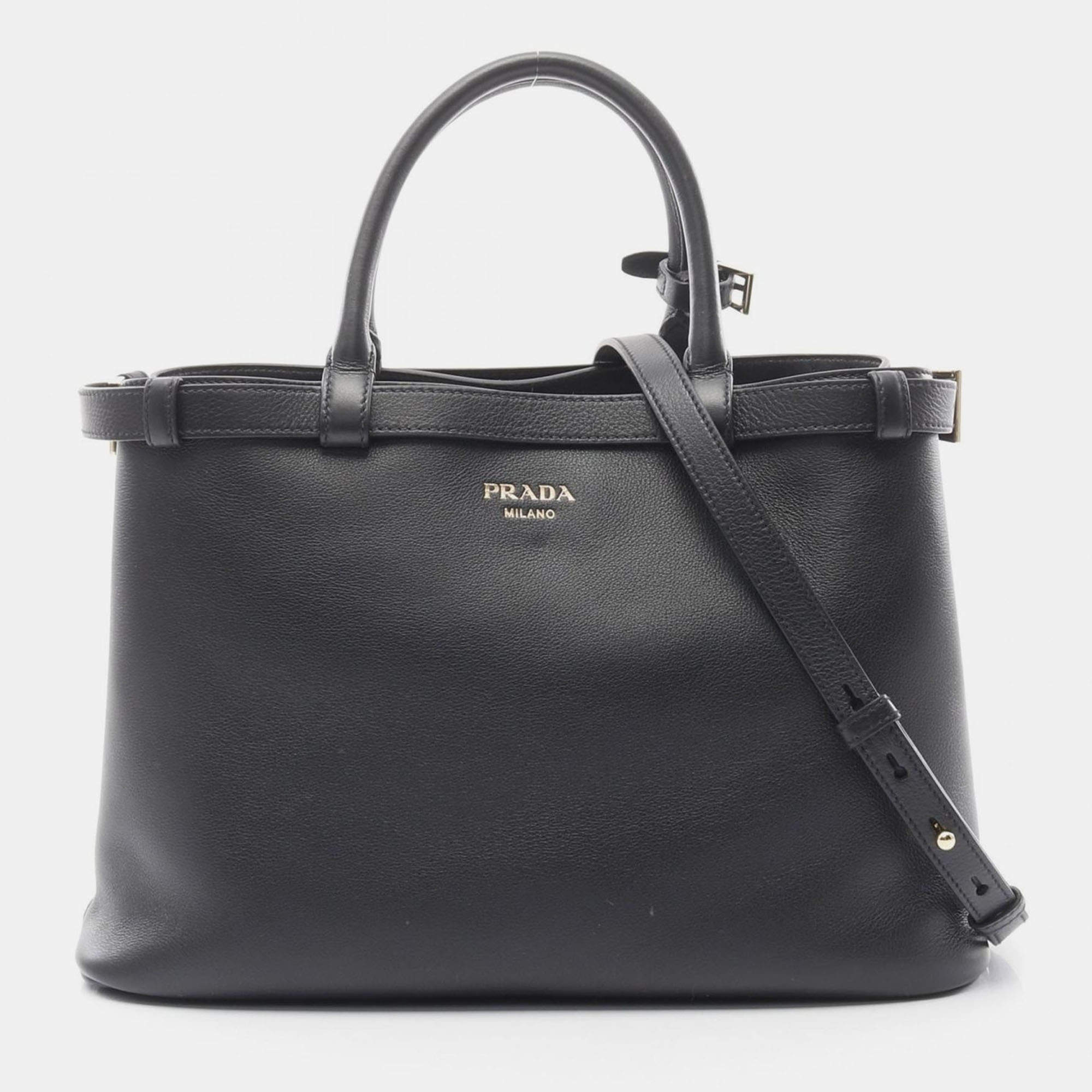 مملوكة مسبقًا Prada Buckle Medium Black Leather Shoulder Bag