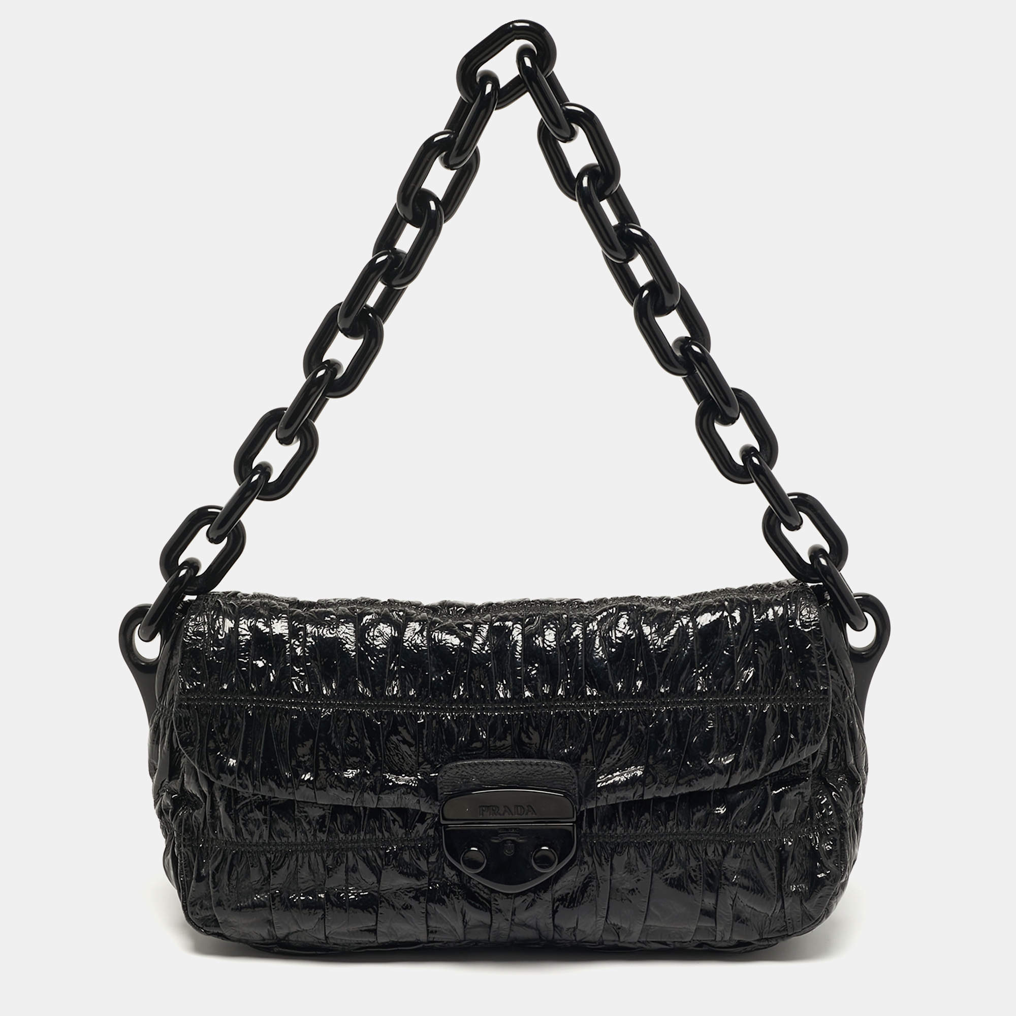 مملوكة مسبقًا Prada Gaufre Black Gaufre Patent Leather Chain Shoulder Bag