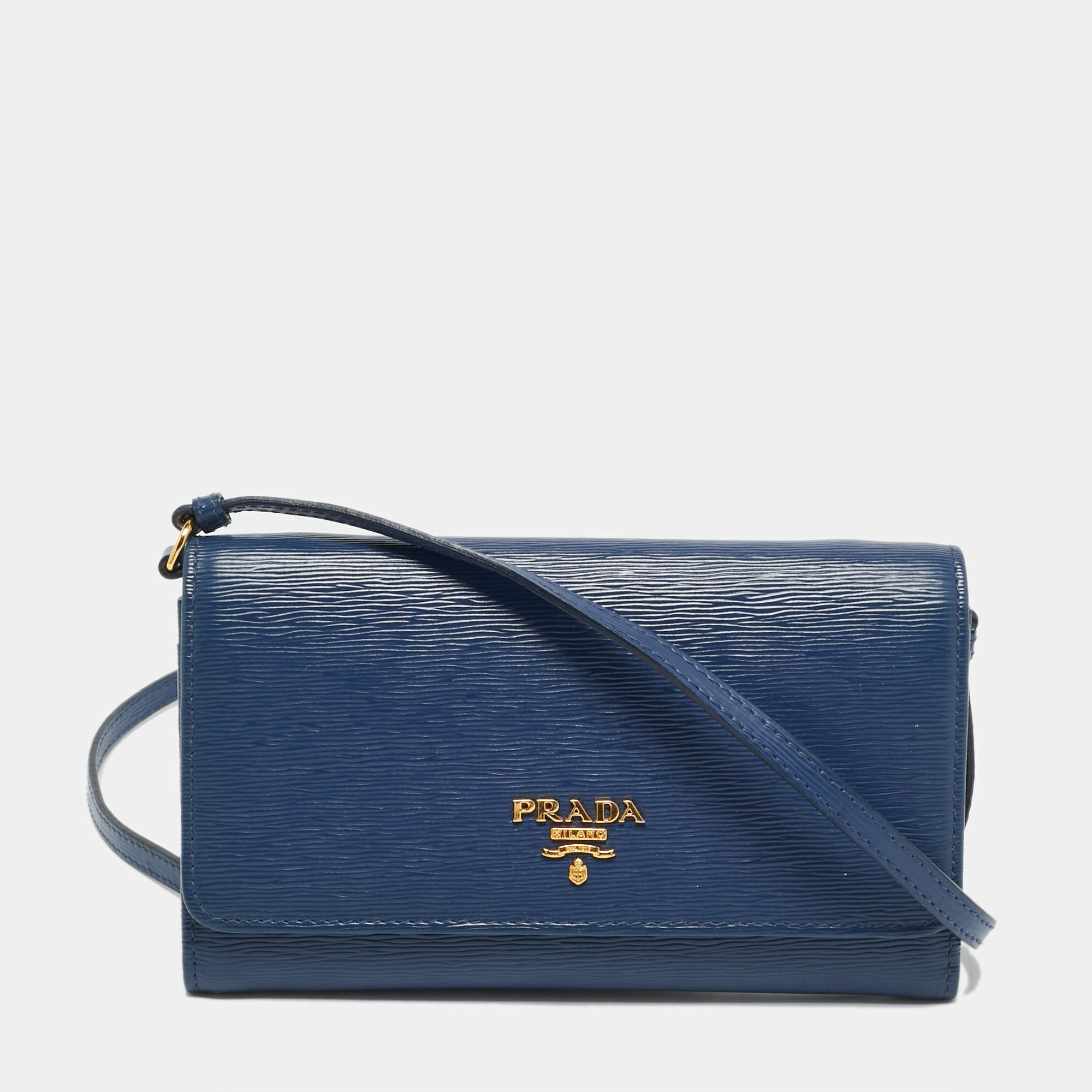 مملوكة مسبقًا Prada Navy Blue Vitello Move Leather Wallet On Chain