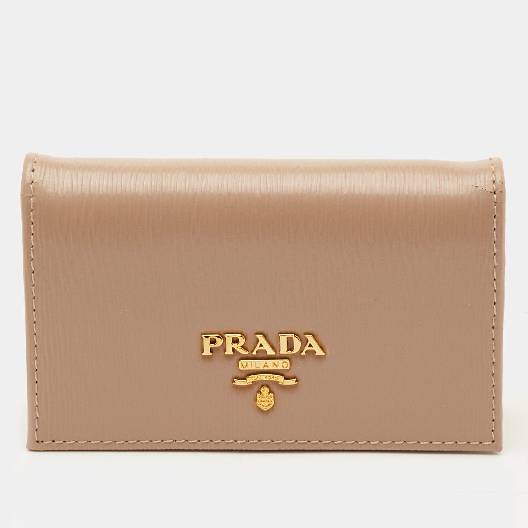 Pre Owned حامل بطاقات برادا جلد سافيانو معدني بيج