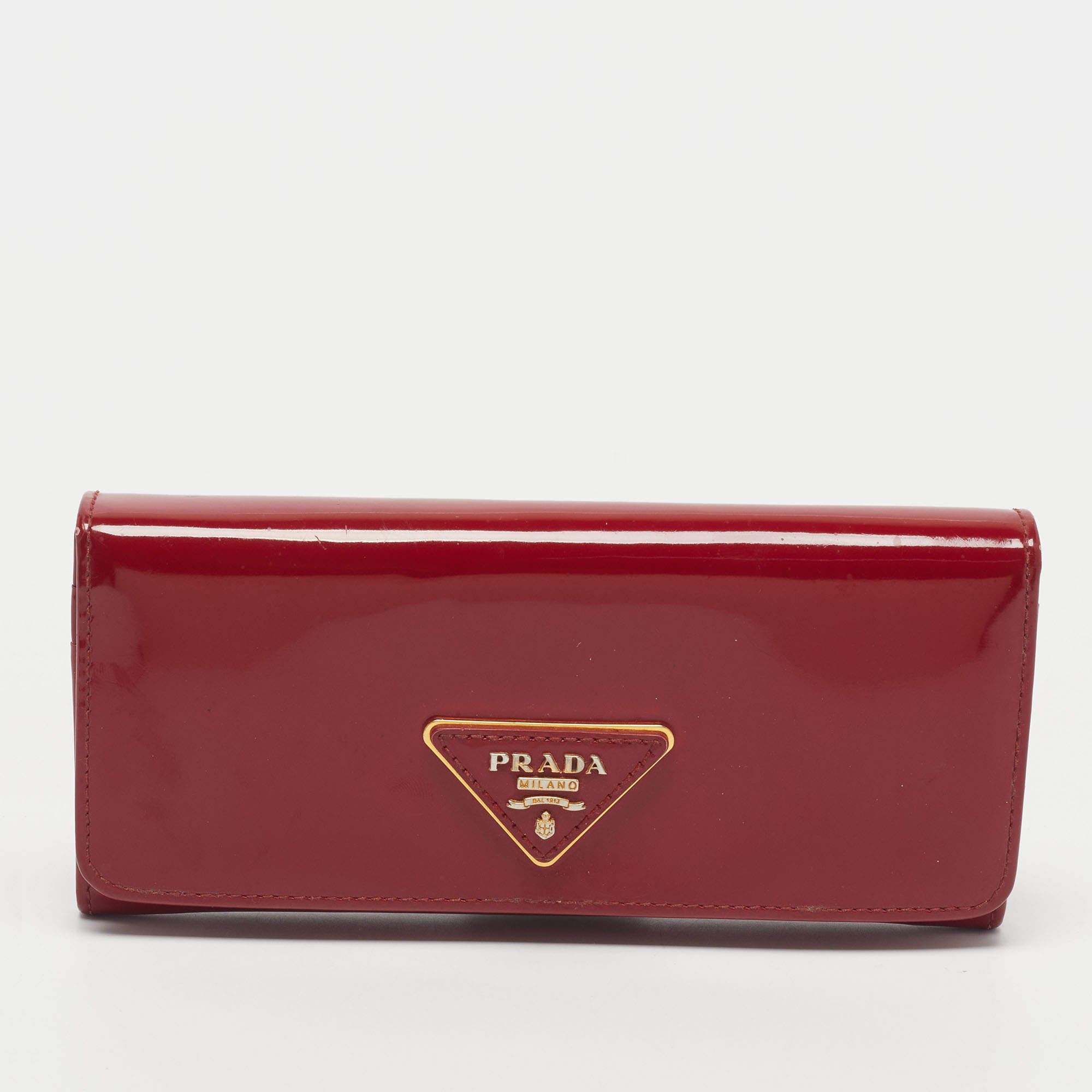 مملوكة مسبقًا Prada Triangle Logo Red Patent Leather Continental Wallet