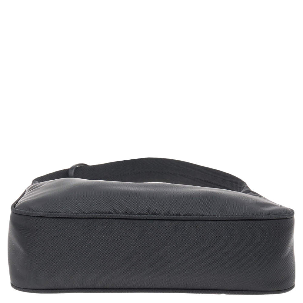 Prada Re-Edition 2000 Black Nylon Mini Bag ○ Labellov ○ Buy and Sell  Authentic Luxury