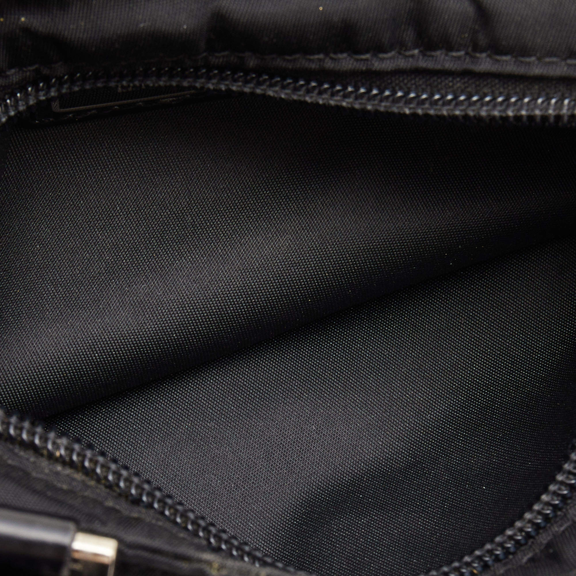 Prada Black Nylon Triangle Logo Messenger Bag – Queen Bee of Beverly Hills
