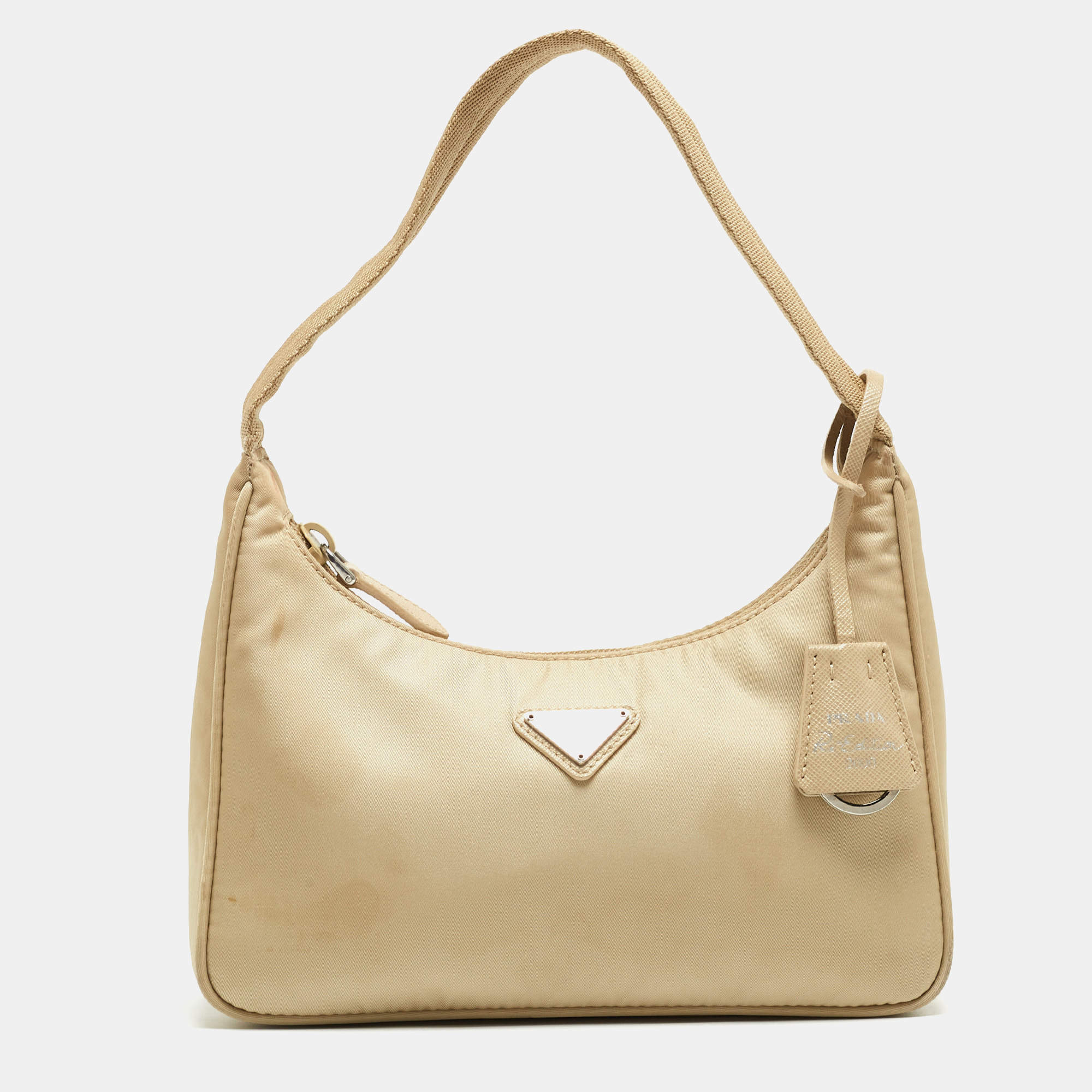 مملوكة مسبقًا Prada Beige Nylon Re-Edition 2000 Baguette Bag