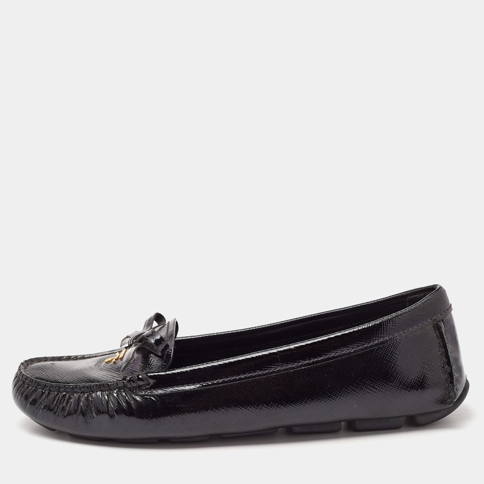 مملوكة مسبقًا Prada Black Patent Leather Logo Bow Loafers Size 37  