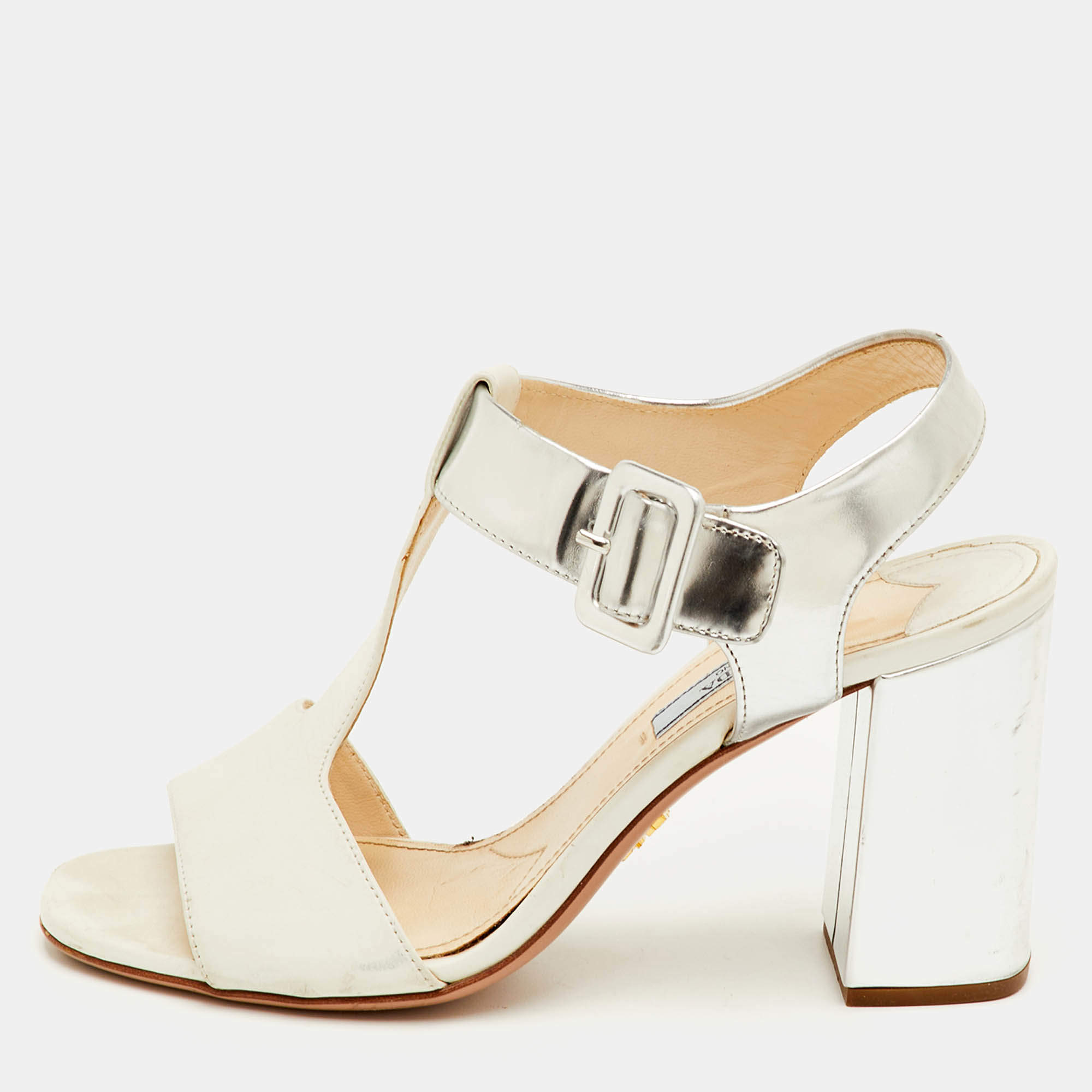 مملوكة مسبقًا صندل برا\\U062F\\U0627 جلد أبيض/فضي كعب عريض مقاس 37