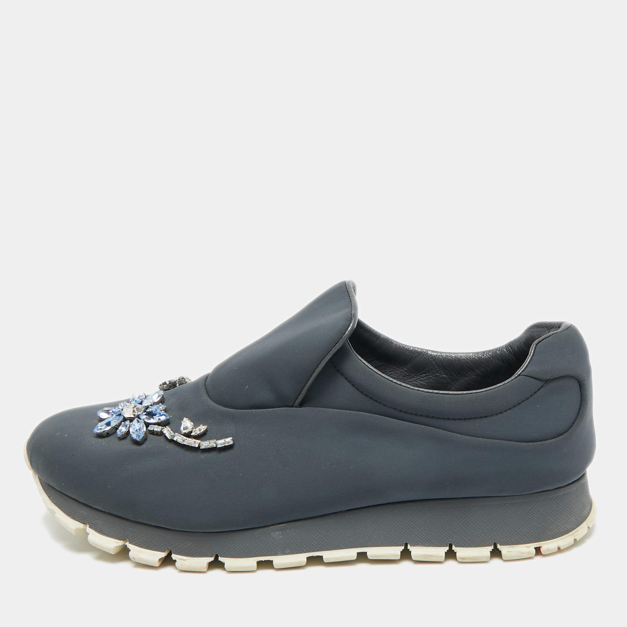 مملوكة مسبقًا Prada Catch Me If You Can Size 39 Grey Neoprene Crystal Embellished Slip On Sneakers