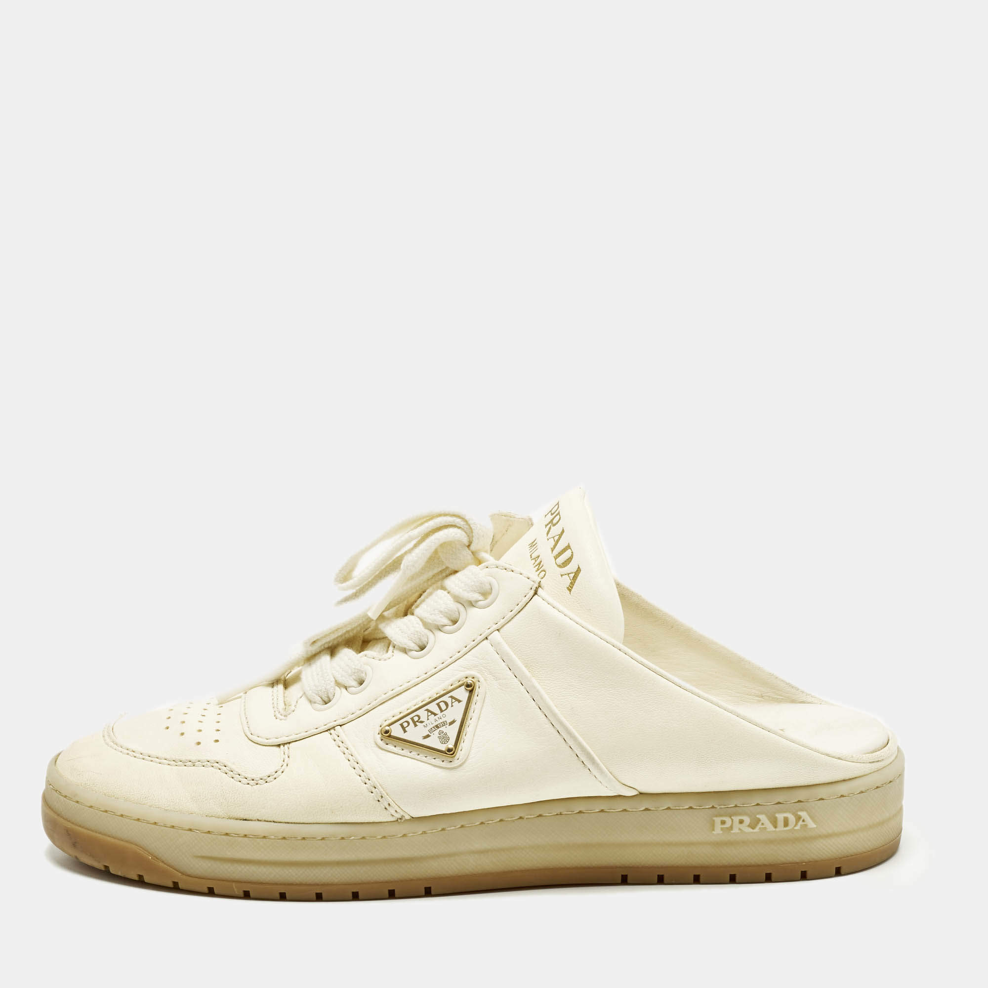 Pre Owned مولز مسطحة من الجلد المدبوغ البيج برادا مقاس 39