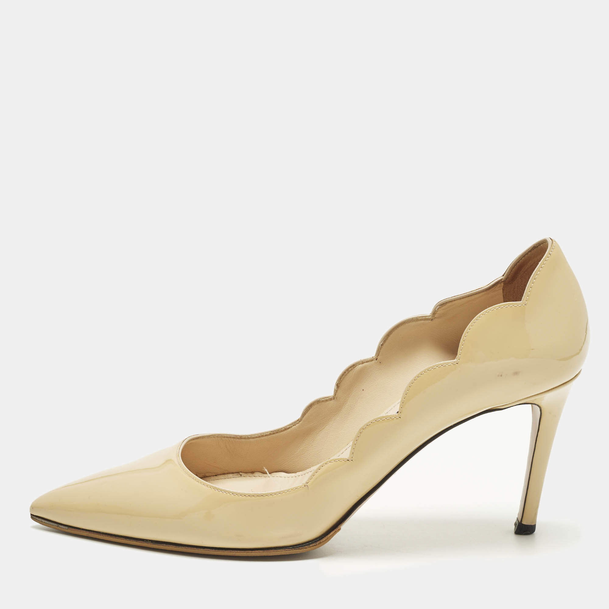 Pre Owned Prada Size 39.5 Beige Patent Leather Pointed Toe Pumps