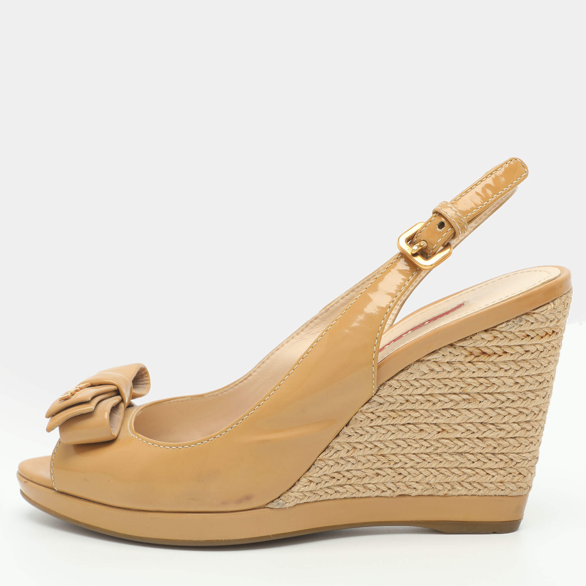 مملوكة مسبقًا Prada Size 36 Brown Patent Leather Slingback Sandals