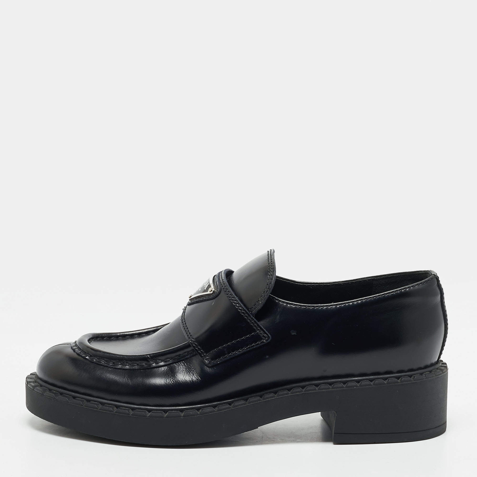 مملوكة مسبقًا Prada Size 36.5 Black Leather Triangle Logo Plague Slip On Loafers