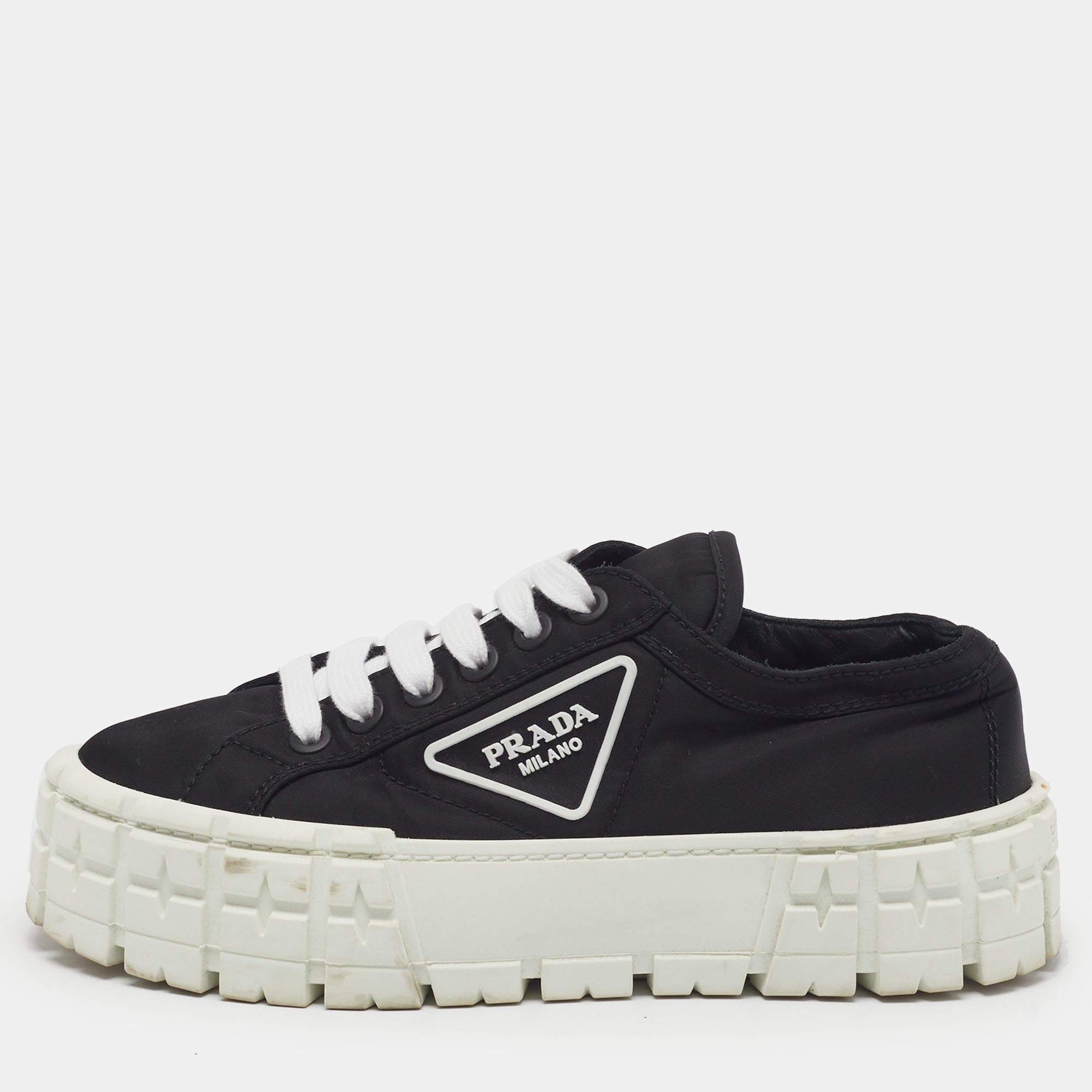مملوكة مسبقًا Prada Double Wheel Size 38 Black Nylon Lace Up Sneakers