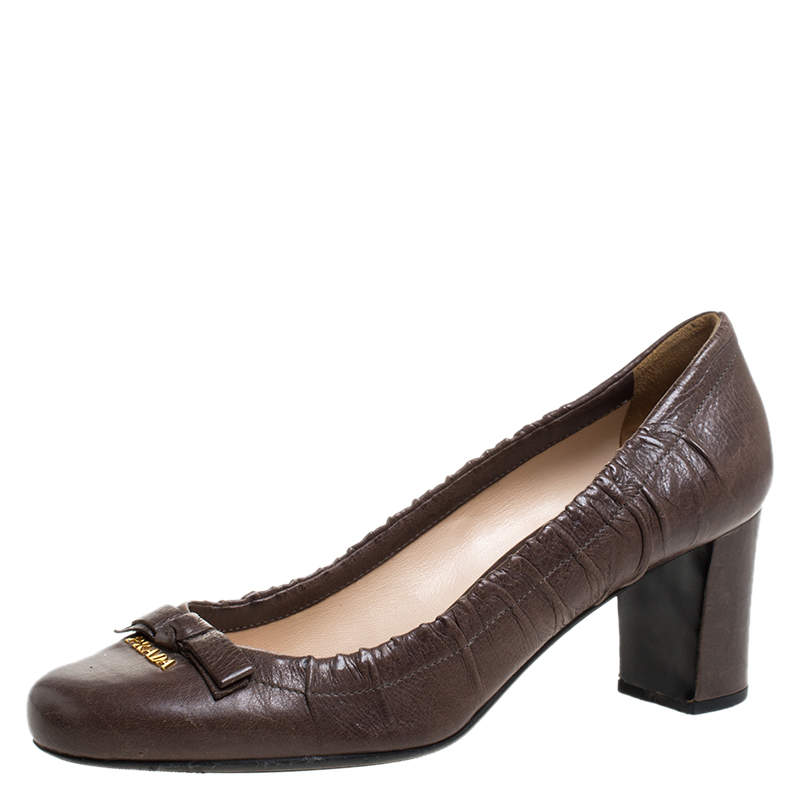 Pre Owned Prada Brown Leather Scrunch Bow Round Toe Pumps Size 37
