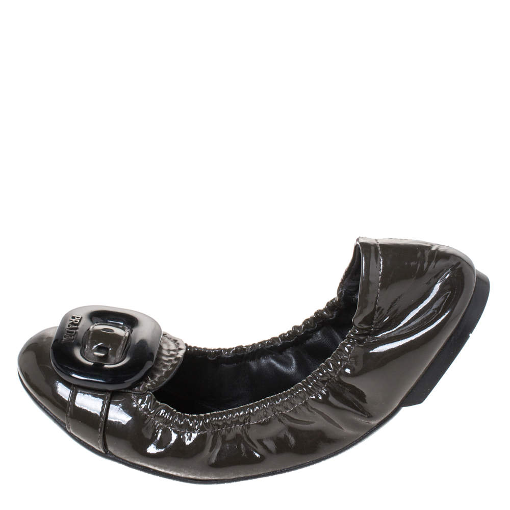 Pre Owned Prada Olive Green Patent Leather Buckle Scrunch Ballet Flats Size 38.5 