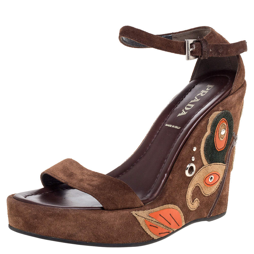 مملوكة مسبقًا Prada Brown Suede Leather Wedge Platform Ankle Strap Sandals Size 37