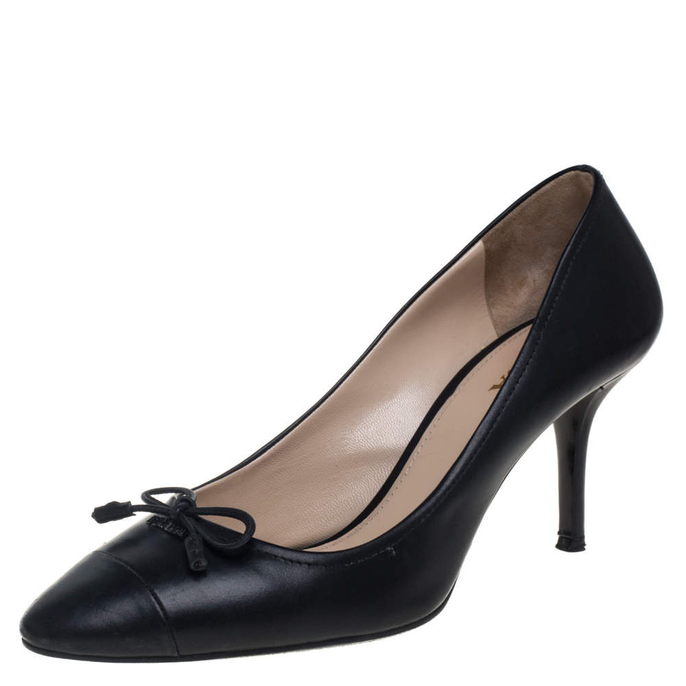 مملوكة مسبقًا Prada Black Leather Bow Accented Pumps Size 40