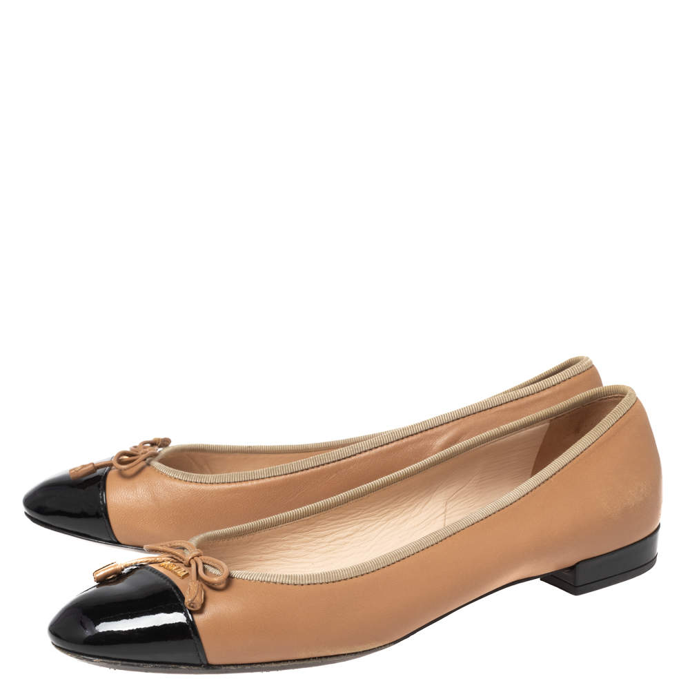 Prada Black/Beige Patent And Leather Bow Cap Toe Ballet Flats Size 39
