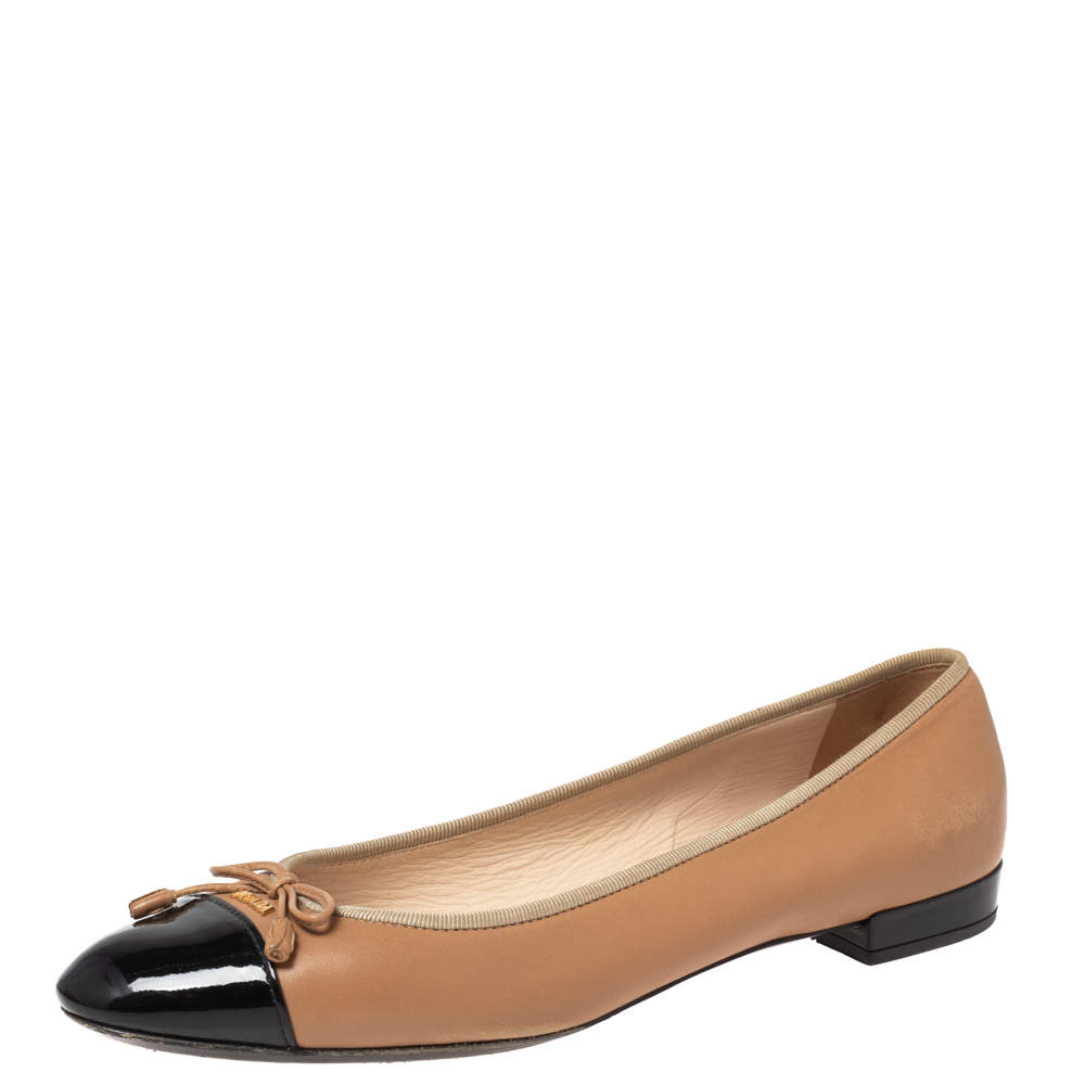 Pre Owned Prada Black/Beige Patent And Leather Bow Cap Toe Ballet Flats Size 39