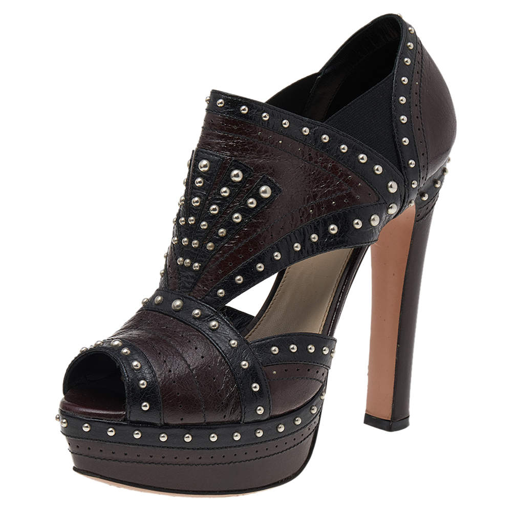 مملوكة مسبقًا Prada Dark Brown/Black Leather Studded Platform Open Toe Boots Size 39
