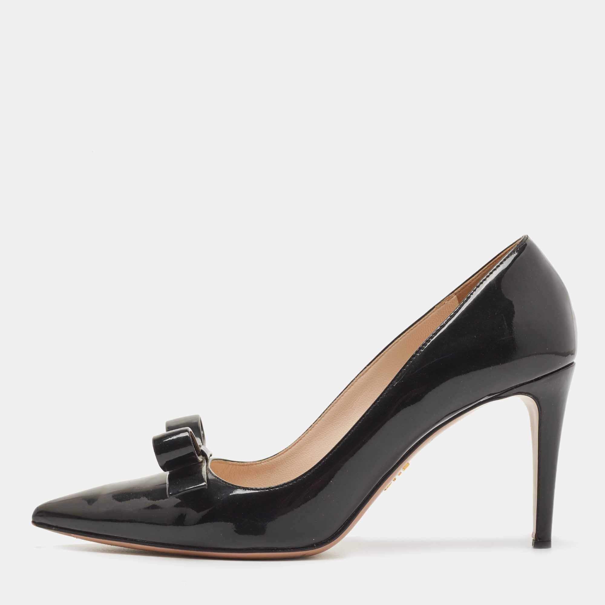 مملوكة مسبقًا Prada Black Patent Leather Bow Pumps Size 37