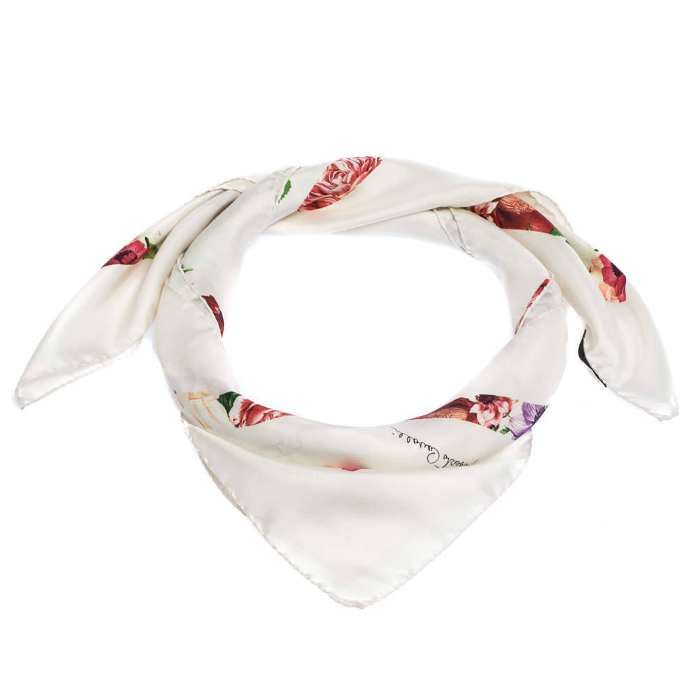 مملوكة مسبقًا وشاح روبرتو كافالي مربع حرير طباعة زهور كريمي