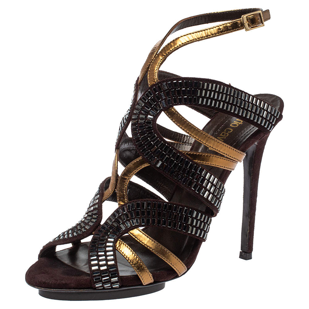 مملوكة مسبقًا Roberto Cavalli Brown/Gold Leather And Suede Crystal Embellished Ankle Strap Sandals Size 38.5
