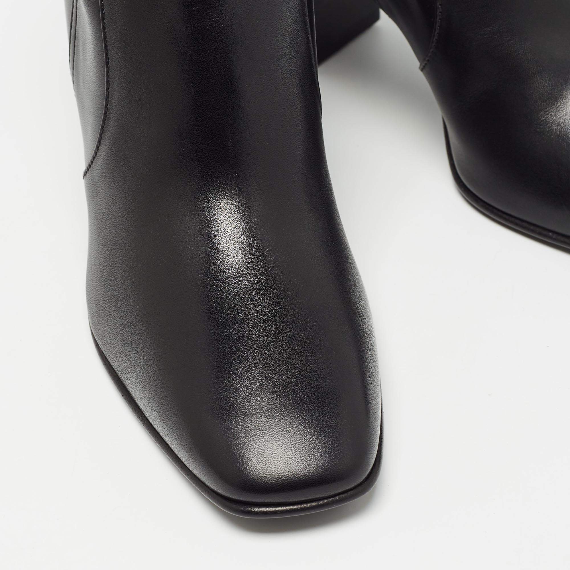 ショートブーツ・ブーティ Roger Vivier Roger Vivier Black Leather Lace-Up Boot RVW54825170MRKB999-02.jpg