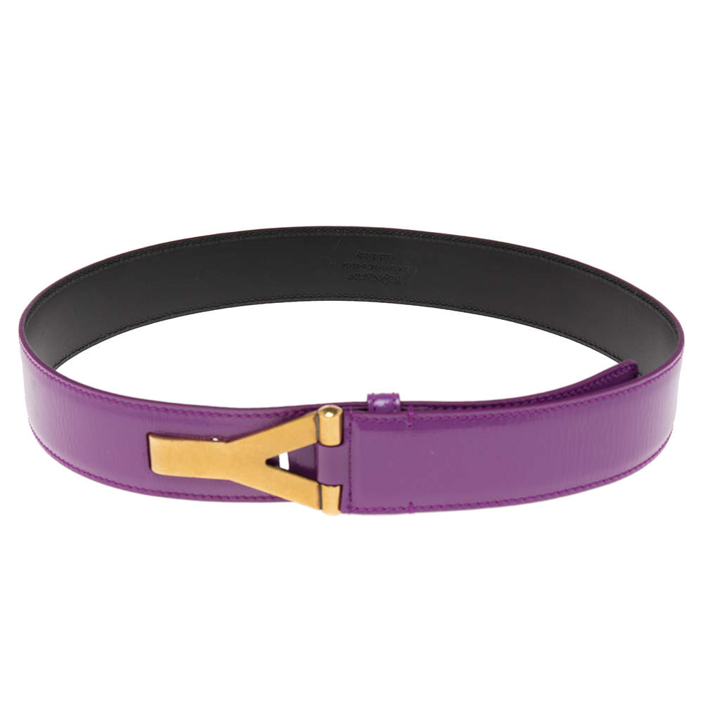 مملوكة مسبقًا حزام سان لوران جلد لامع بنفسجي بإبزيم شعار الماركة 85 سم