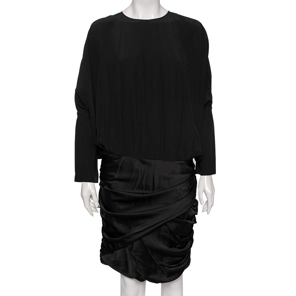 مملوكة مسبقًا فستان سان لوران ساتان وكريب أسود مزين مكشكش مقاس كبير (لارج)