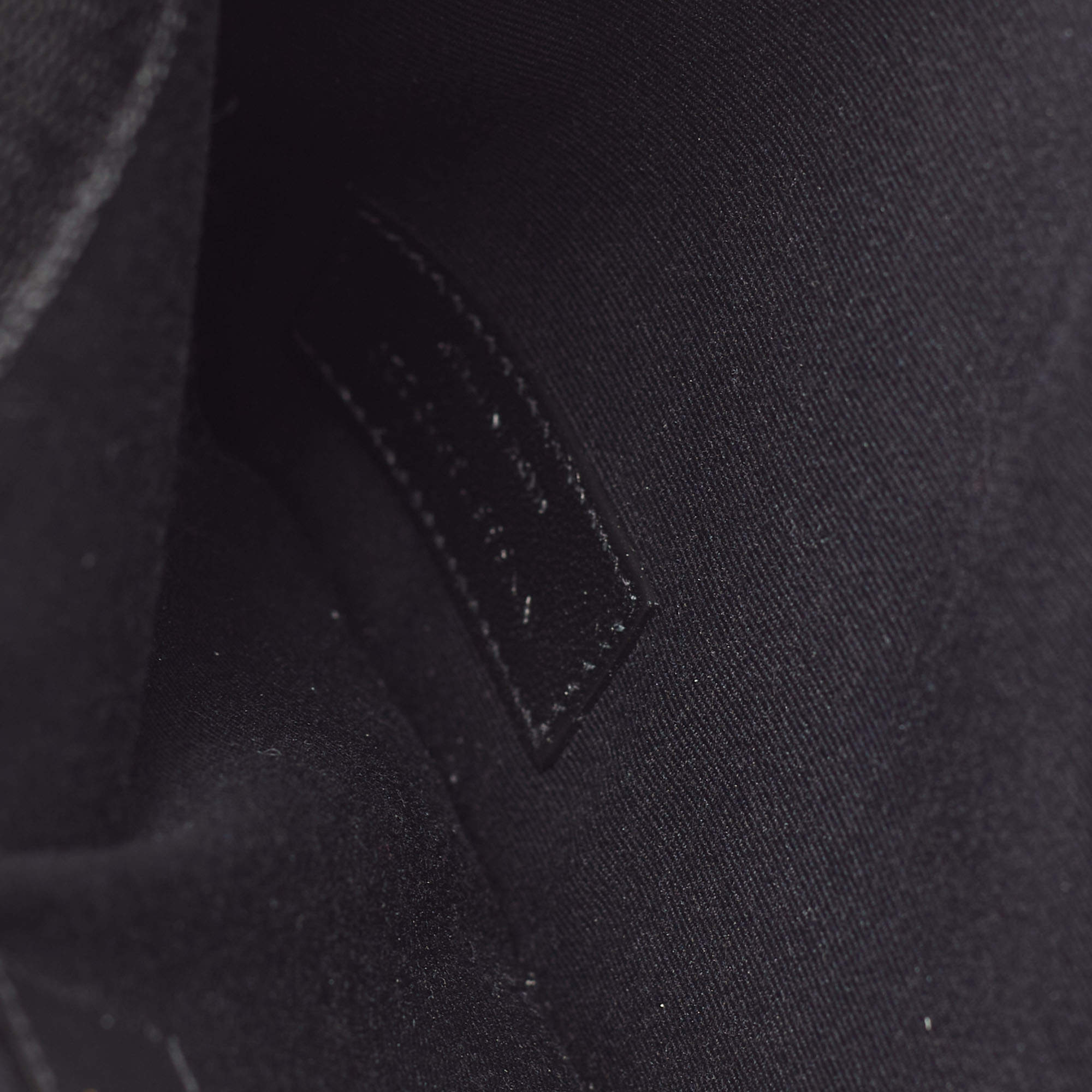 مملوكة مسبقًا Saint Laurent Black Grained Leather Medium Uptown Clutch