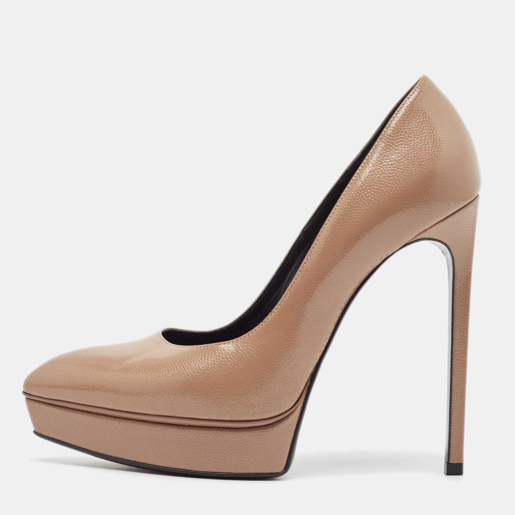 مملوكة مسبقًا حذاء كعب عالي سان لوران جانيس جلد لامع بني مقاس 38